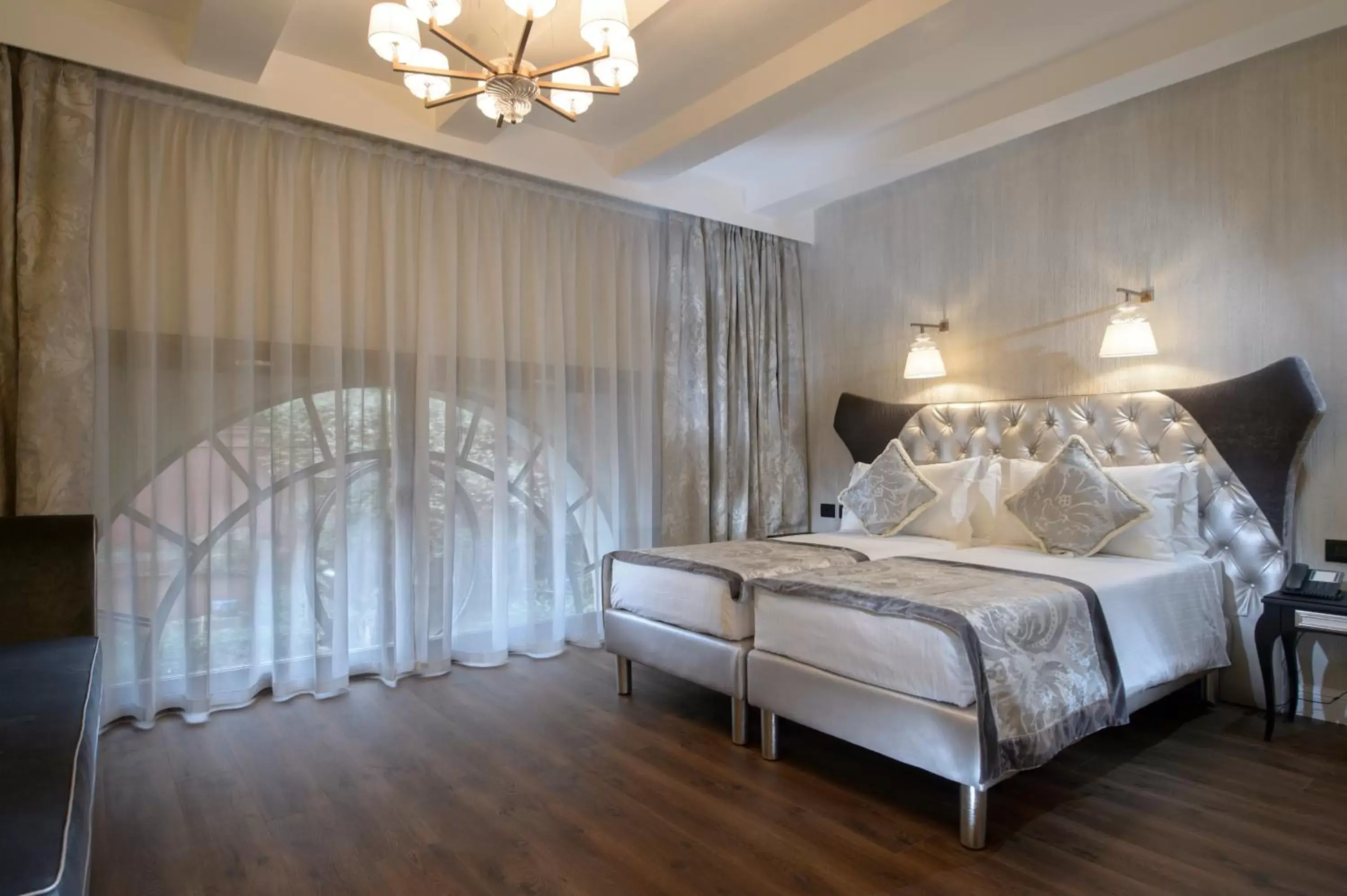 Bed in Palazzo Veneziano - Venice Collection