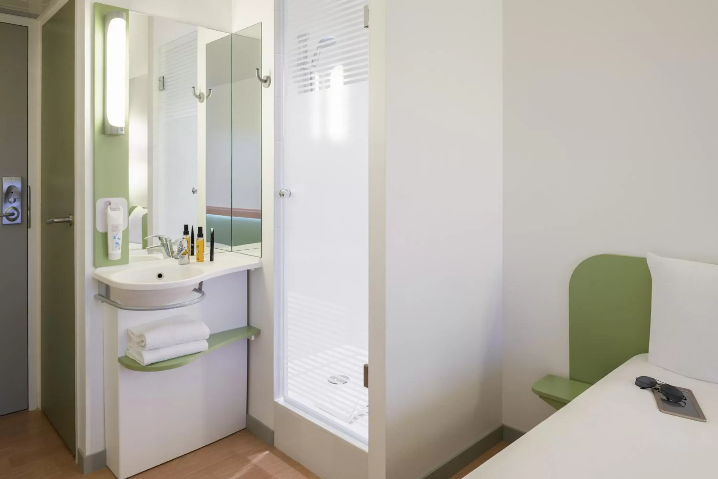 Shower, Bathroom in ibis budget Bern Expo