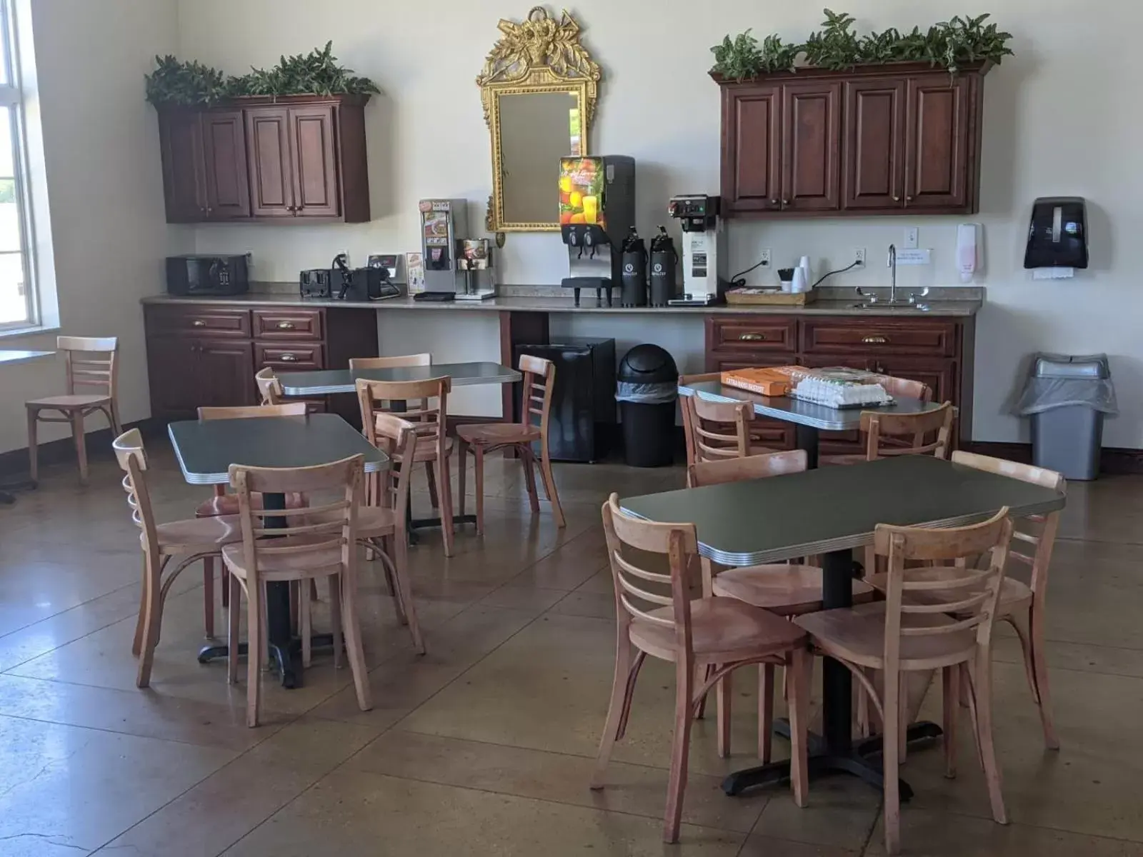 Dining area, Restaurant/Places to Eat in Heritage Inn and Suites