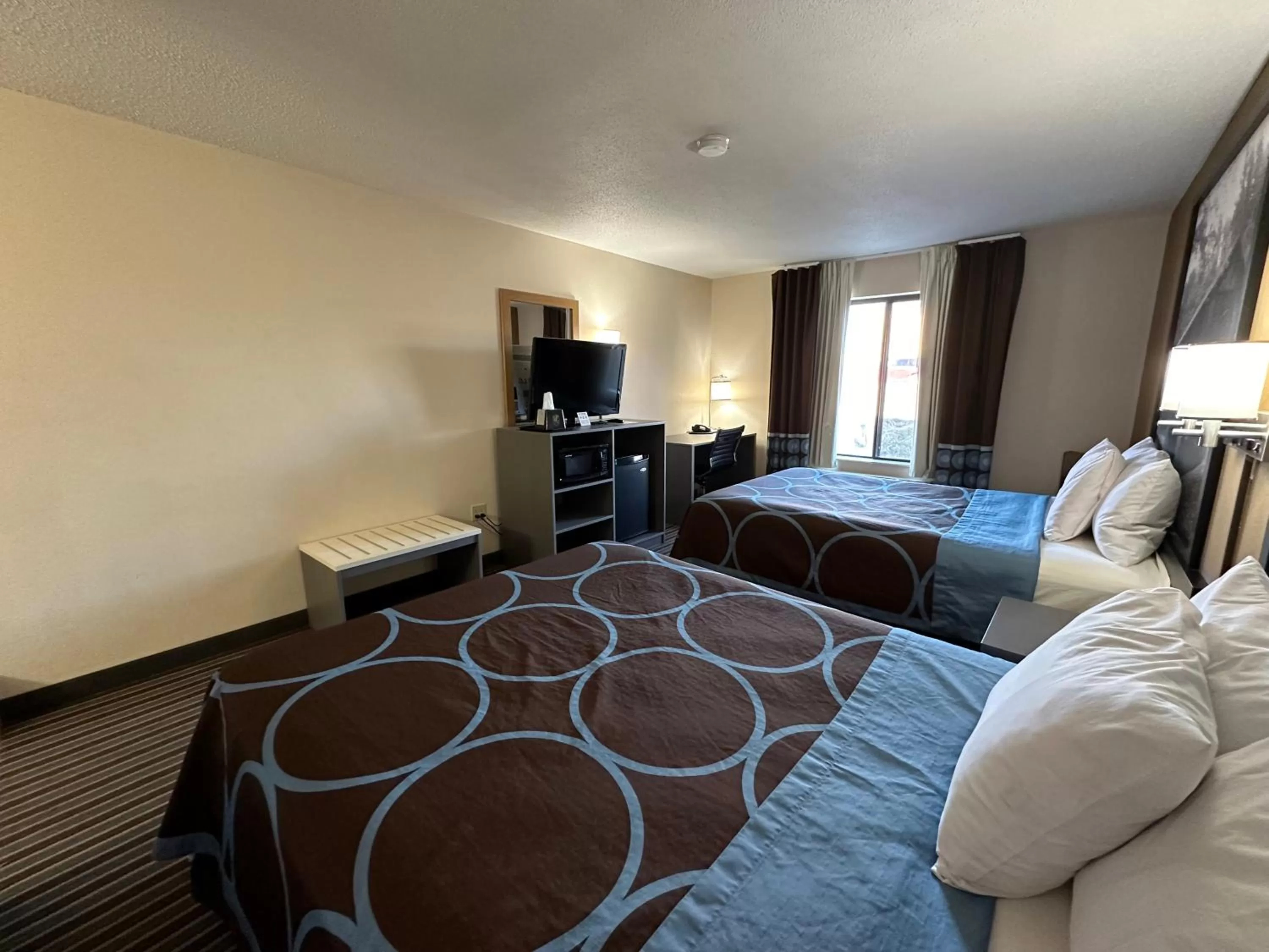 Photo of the whole room, Bed in Super 8 by Wyndham Columbia Clark Lane