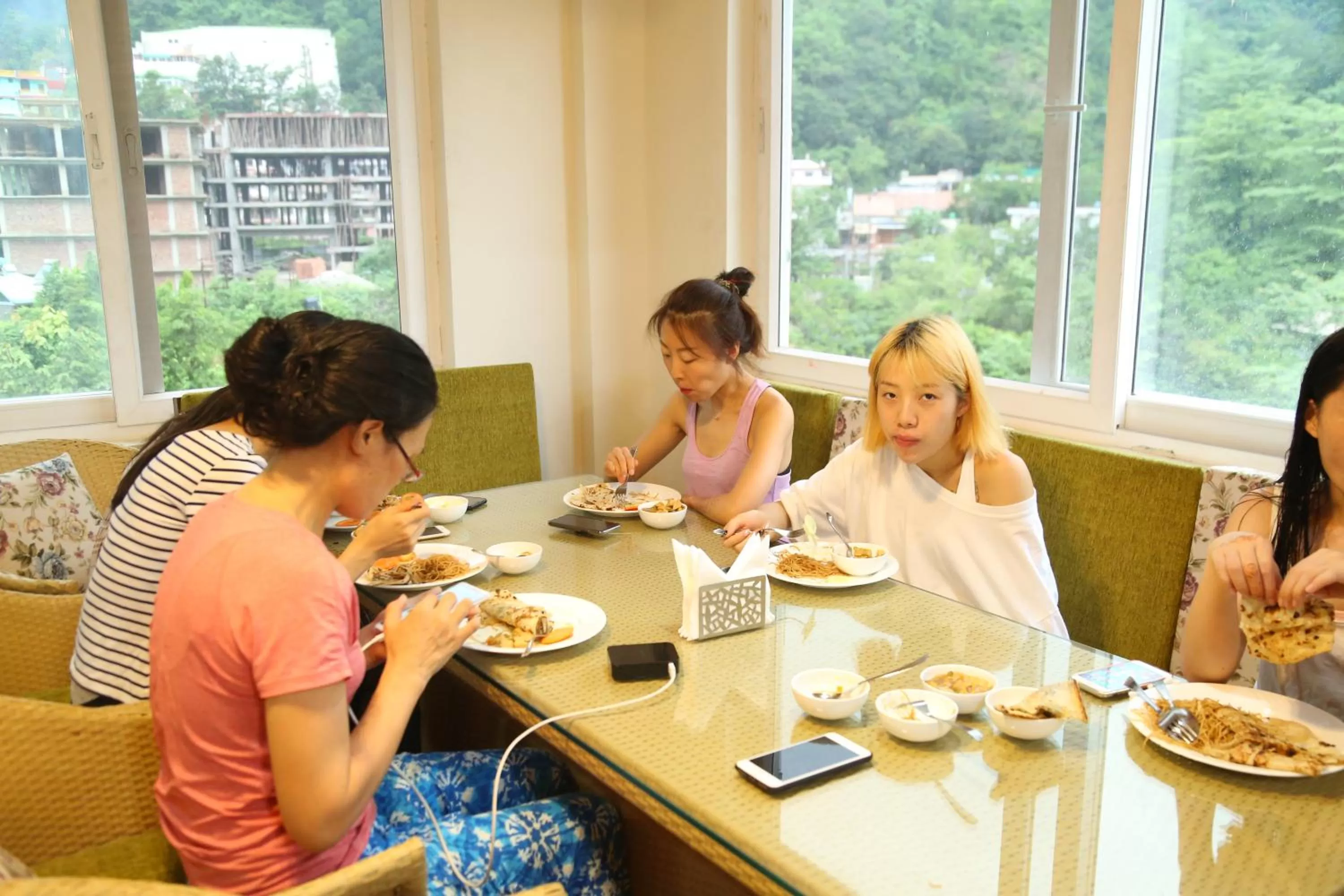 Dining area in Kamay The Grand Alova