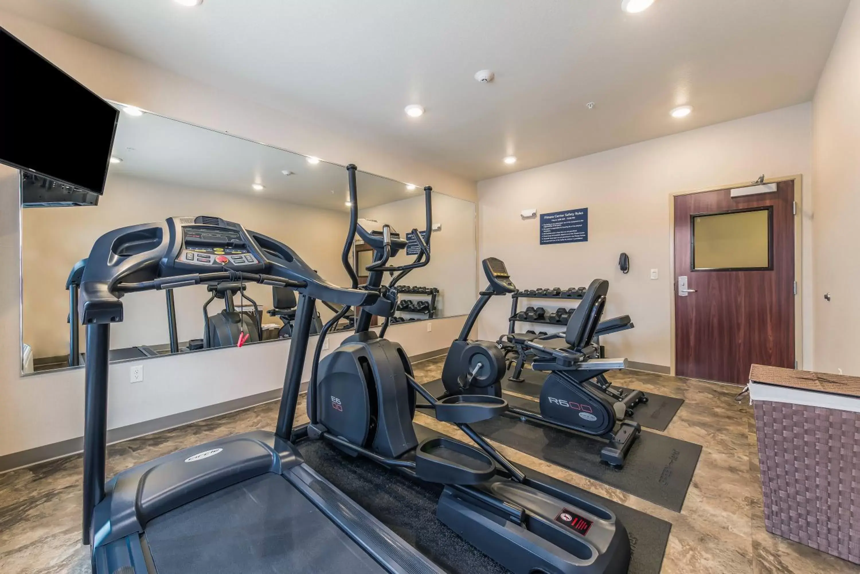 Fitness centre/facilities, Fitness Center/Facilities in Cobblestone Hotel & Suites - Hutchinson