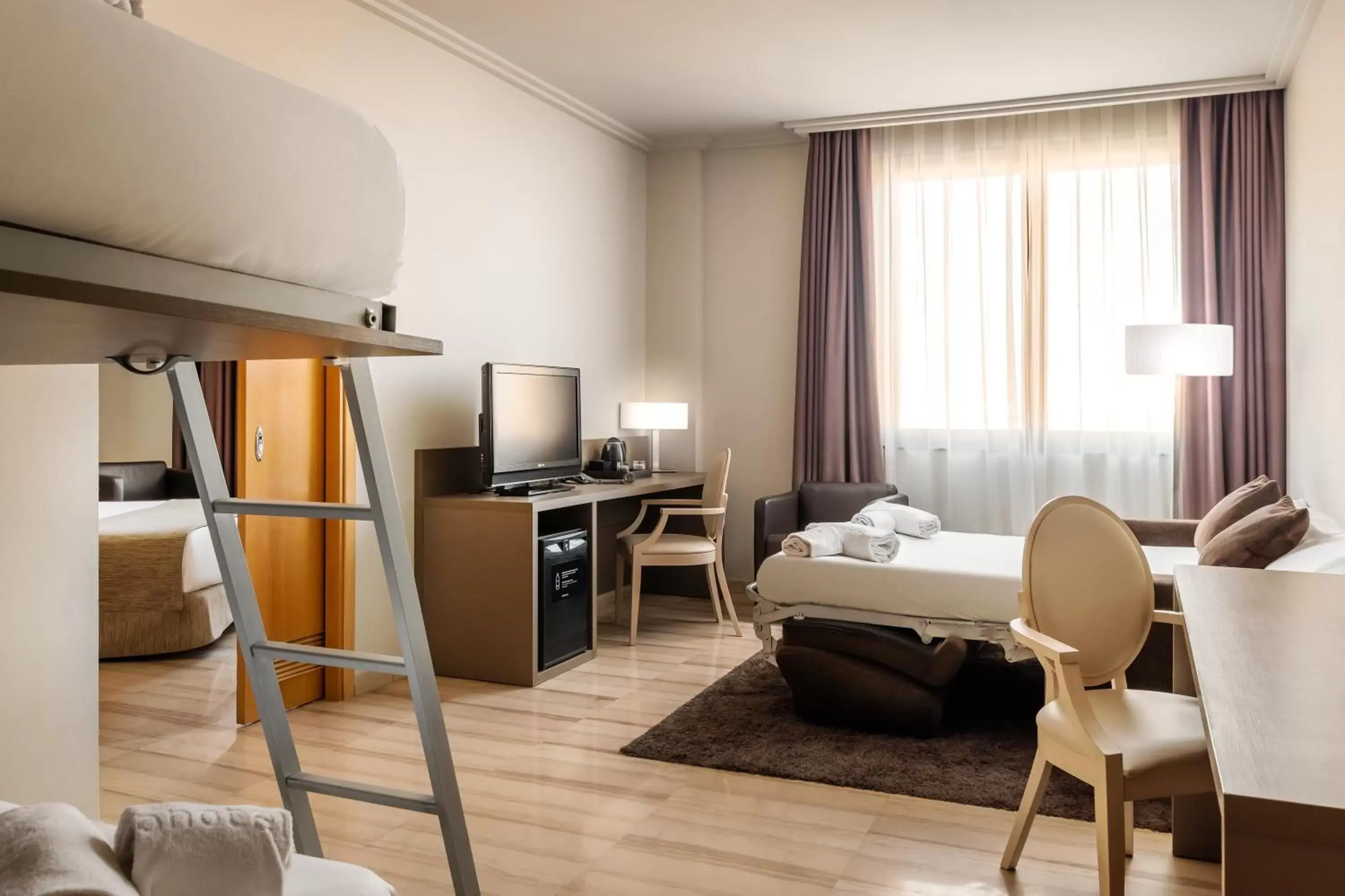 Bed, Seating Area in Hotel SB Ciutat Tarragona