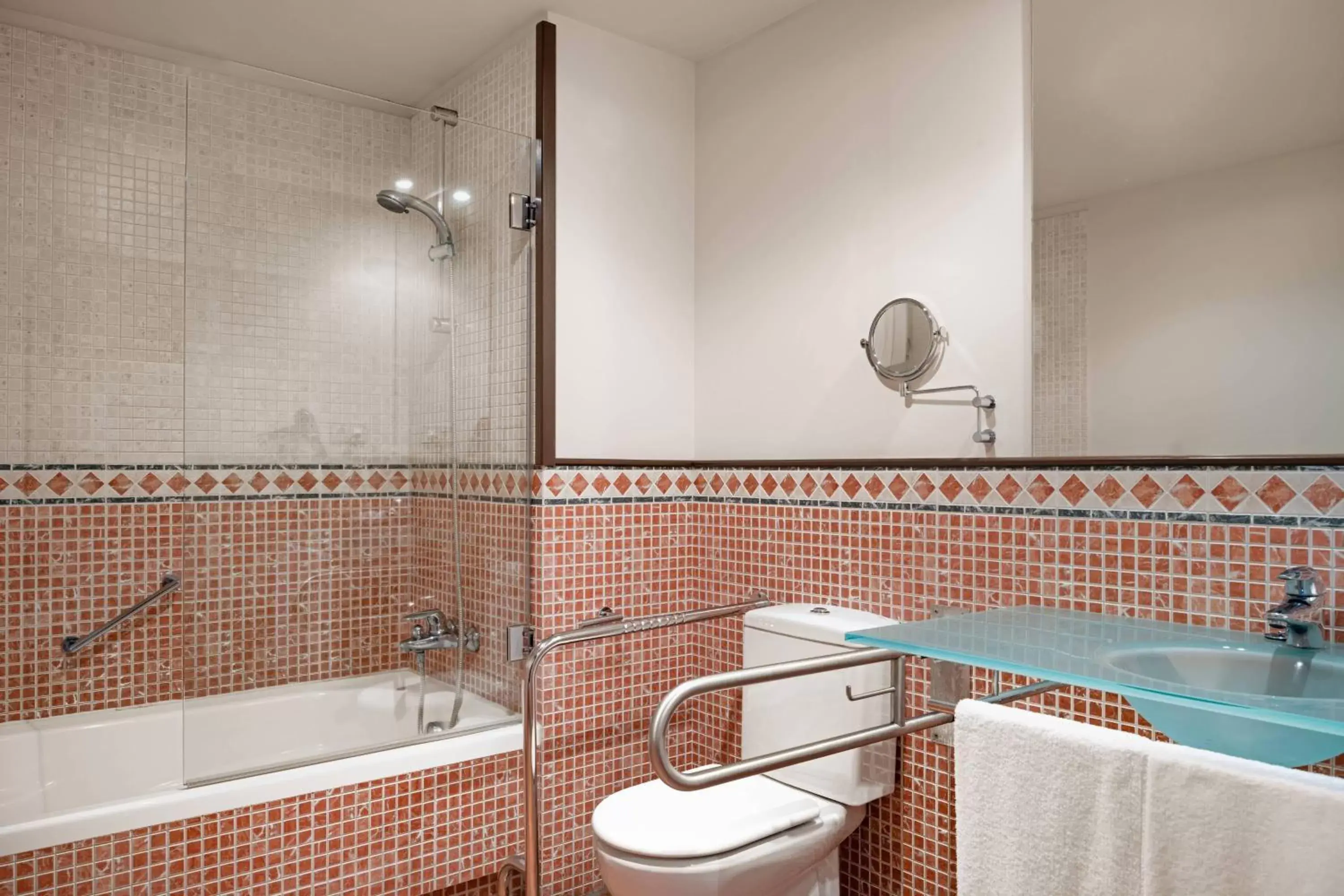 Bathroom in Hotel Palacio del Carmen, Autograph Collection