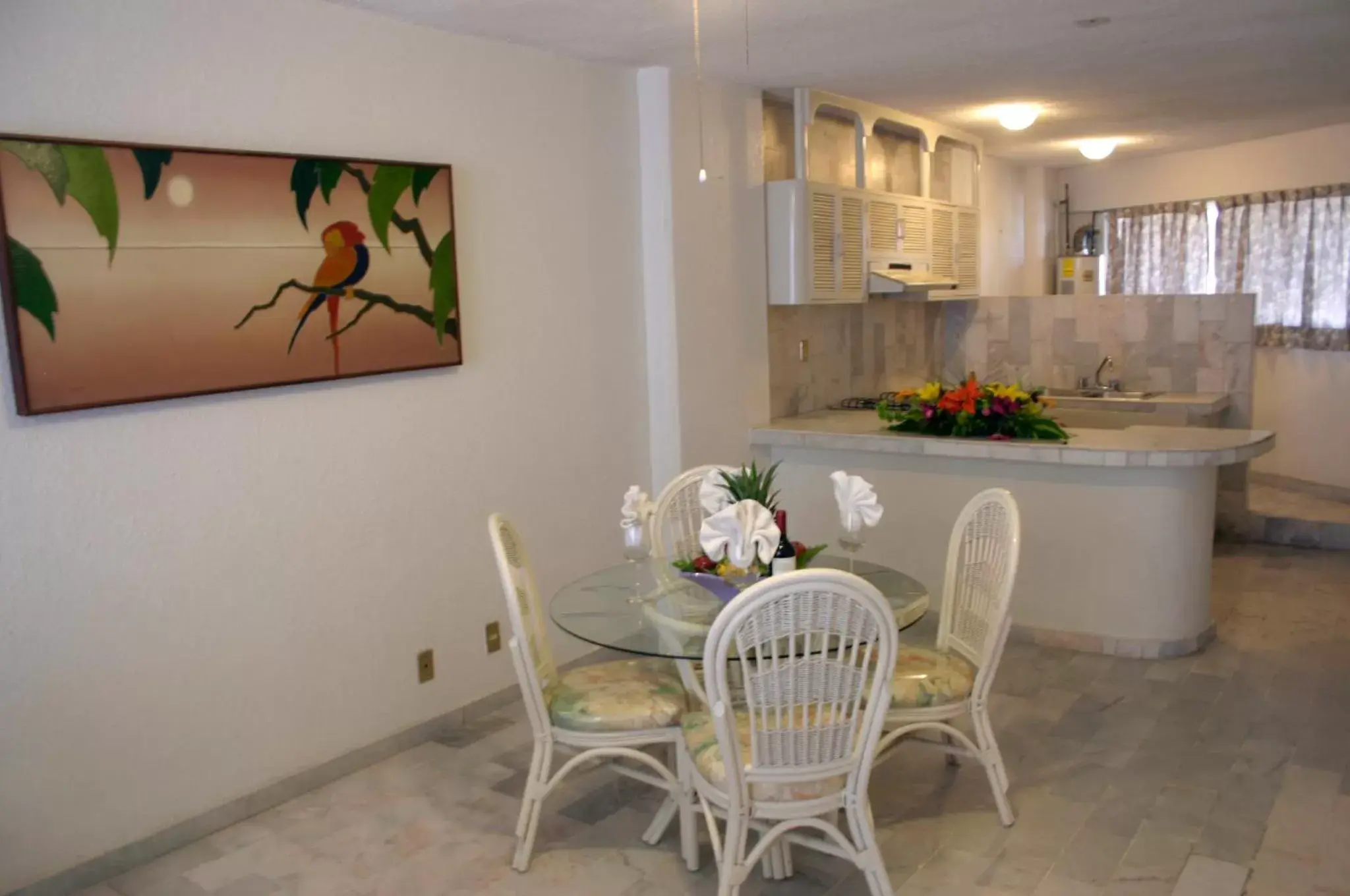 Dining area, Kitchen/Kitchenette in Hotel Suites Jazmín Acapulco