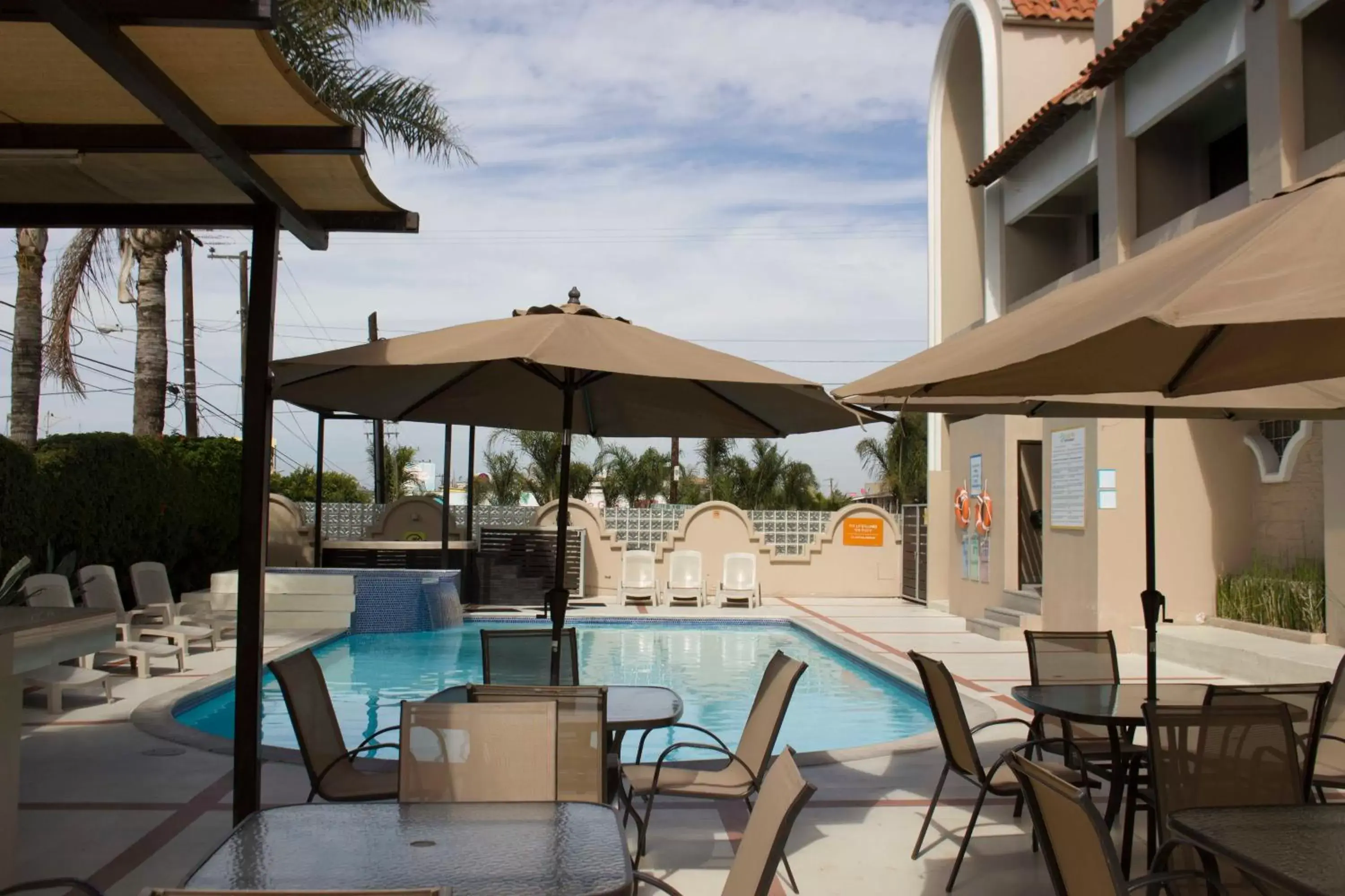 Swimming Pool in Del Mar Inn Rosarito