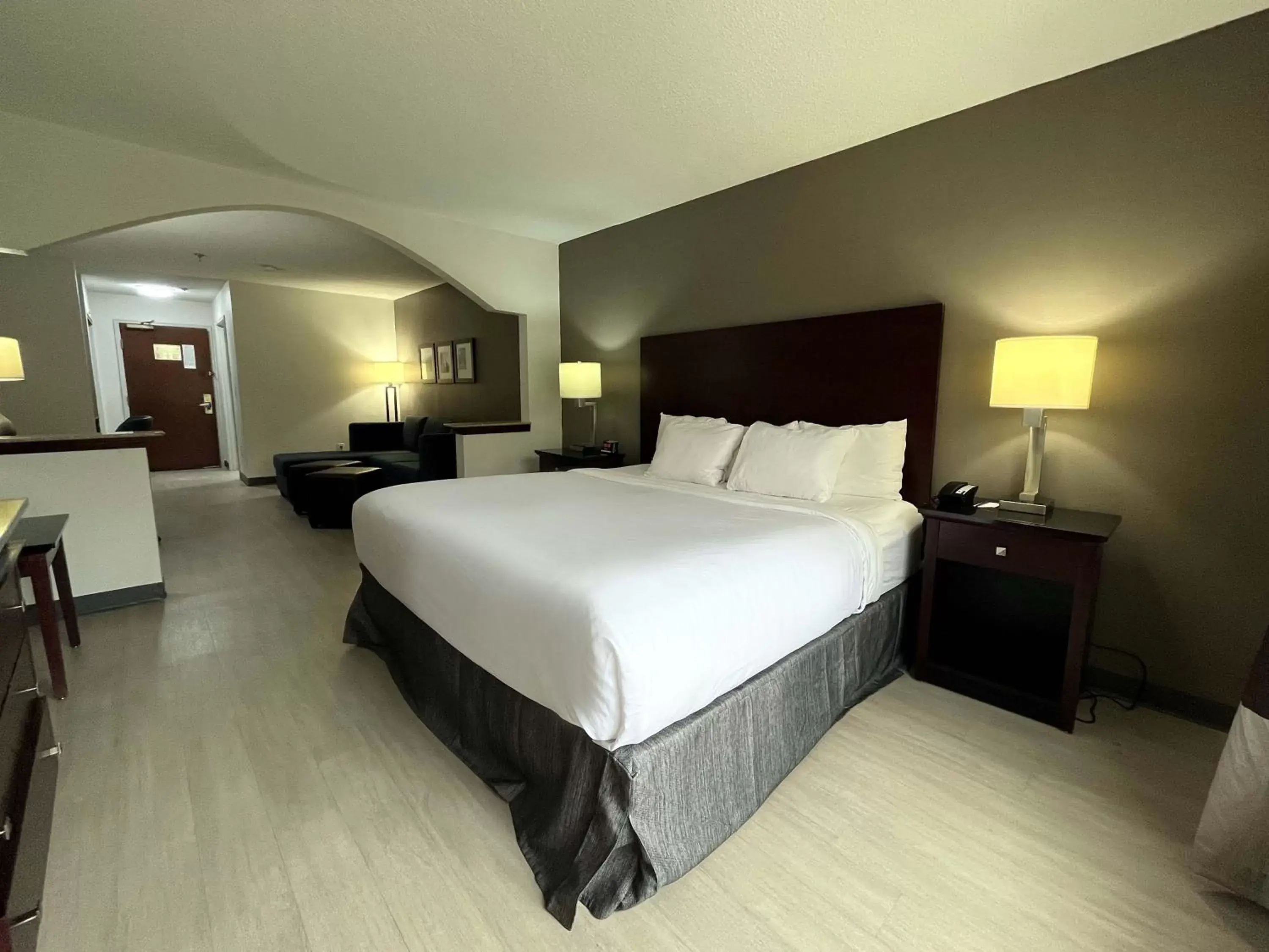 Guests, Bed in Comfort Suites Milledgeville