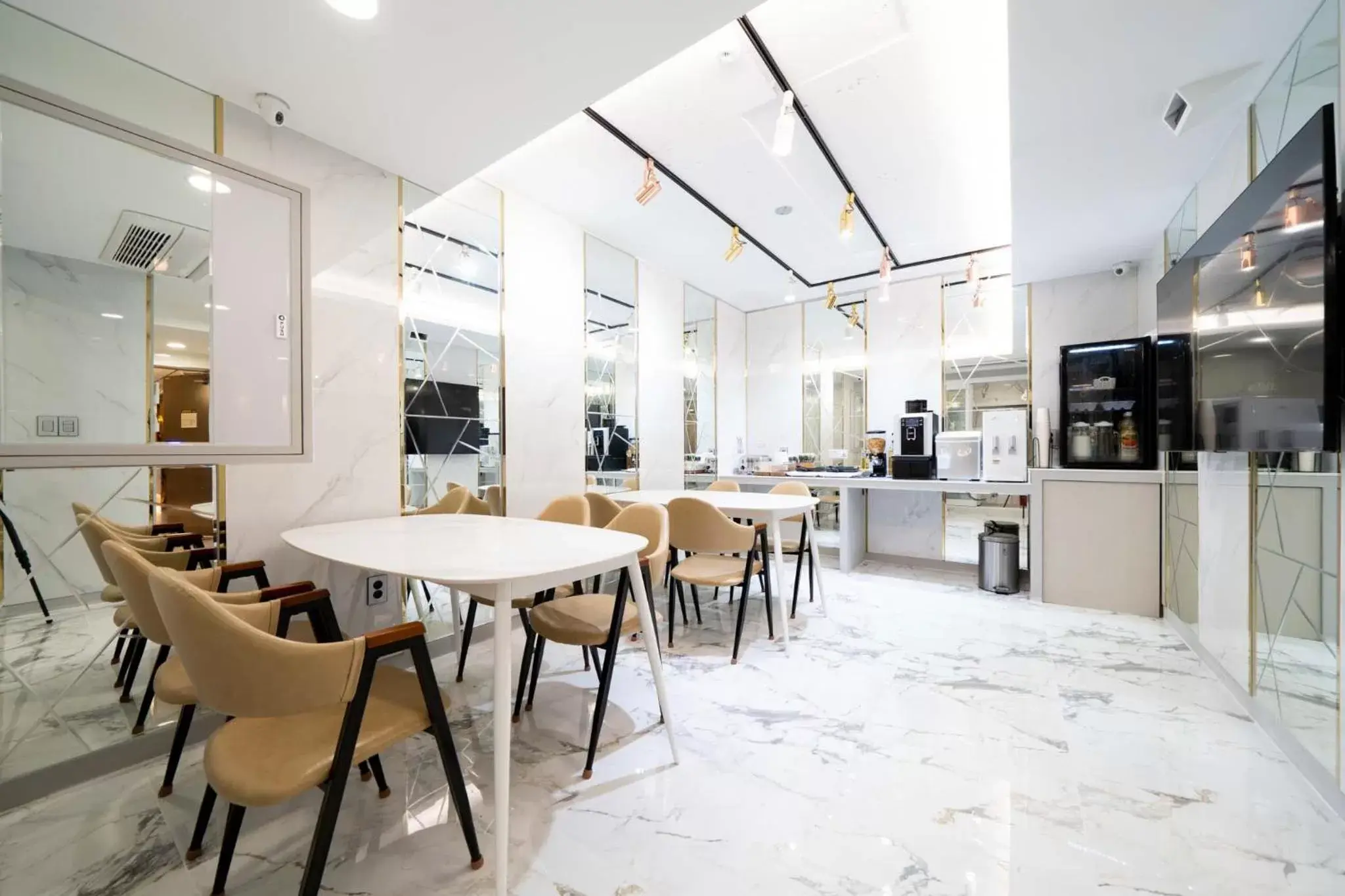 Restaurant/places to eat in Ytt Hotel Restaurant/places to eat in Ytt Hotel