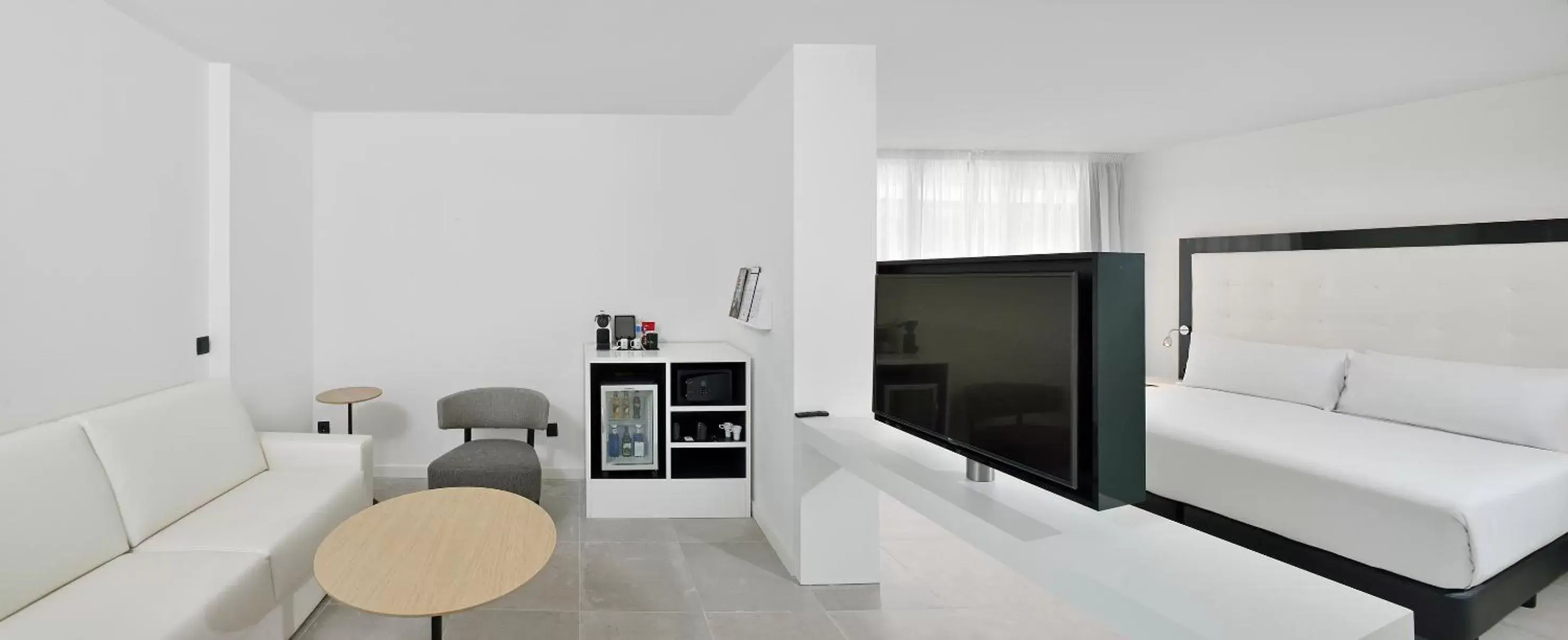 Living room, TV/Entertainment Center in INNSiDE by Meliá Palma Bosque