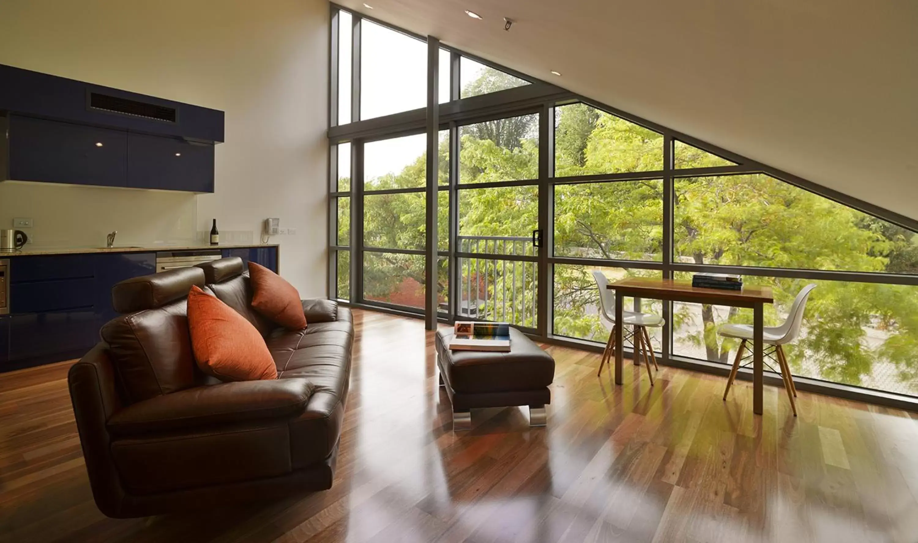 Living room, Seating Area in Salamanca Wharf Hotel