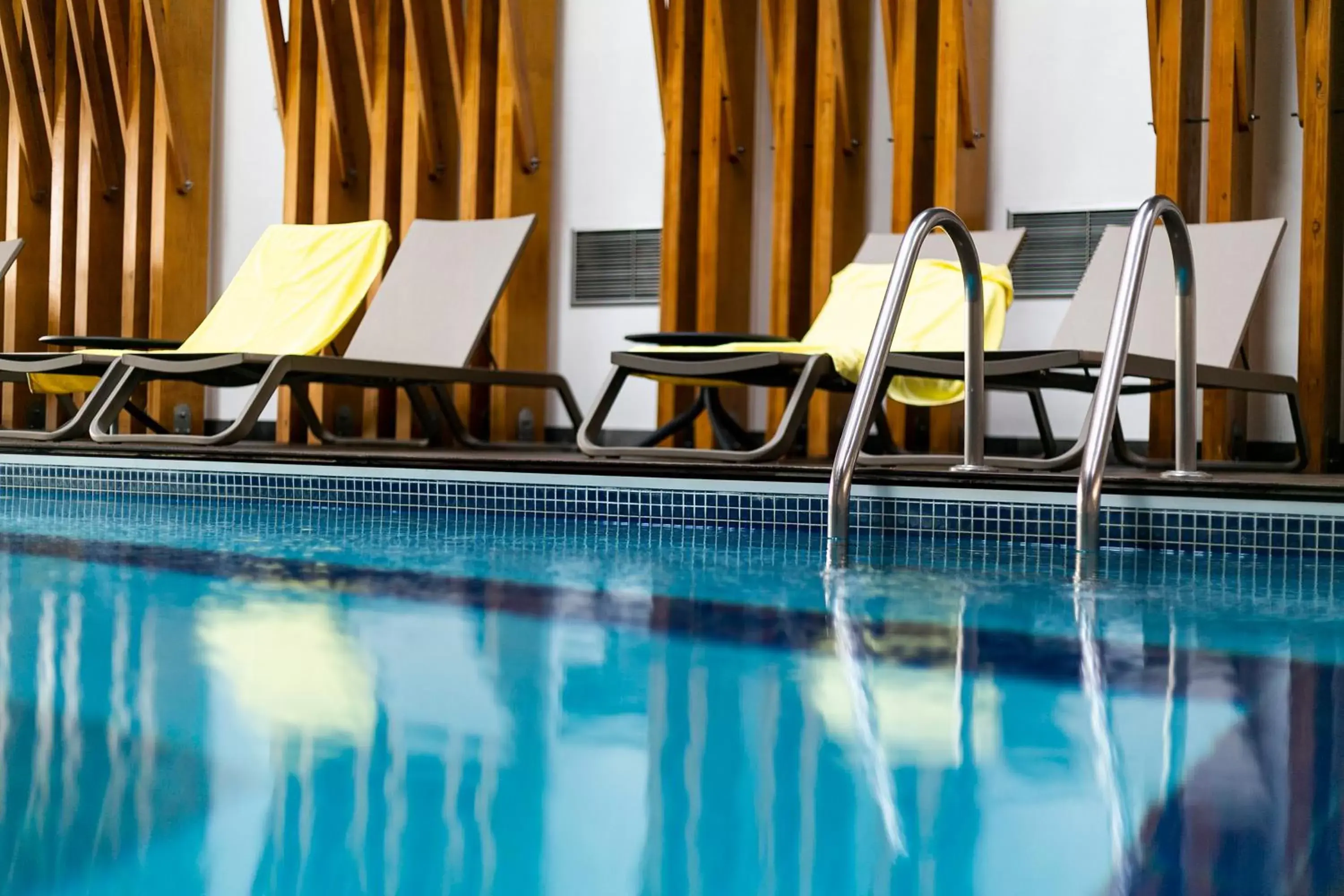 Solarium, Swimming Pool in Hotel Ponta Delgada