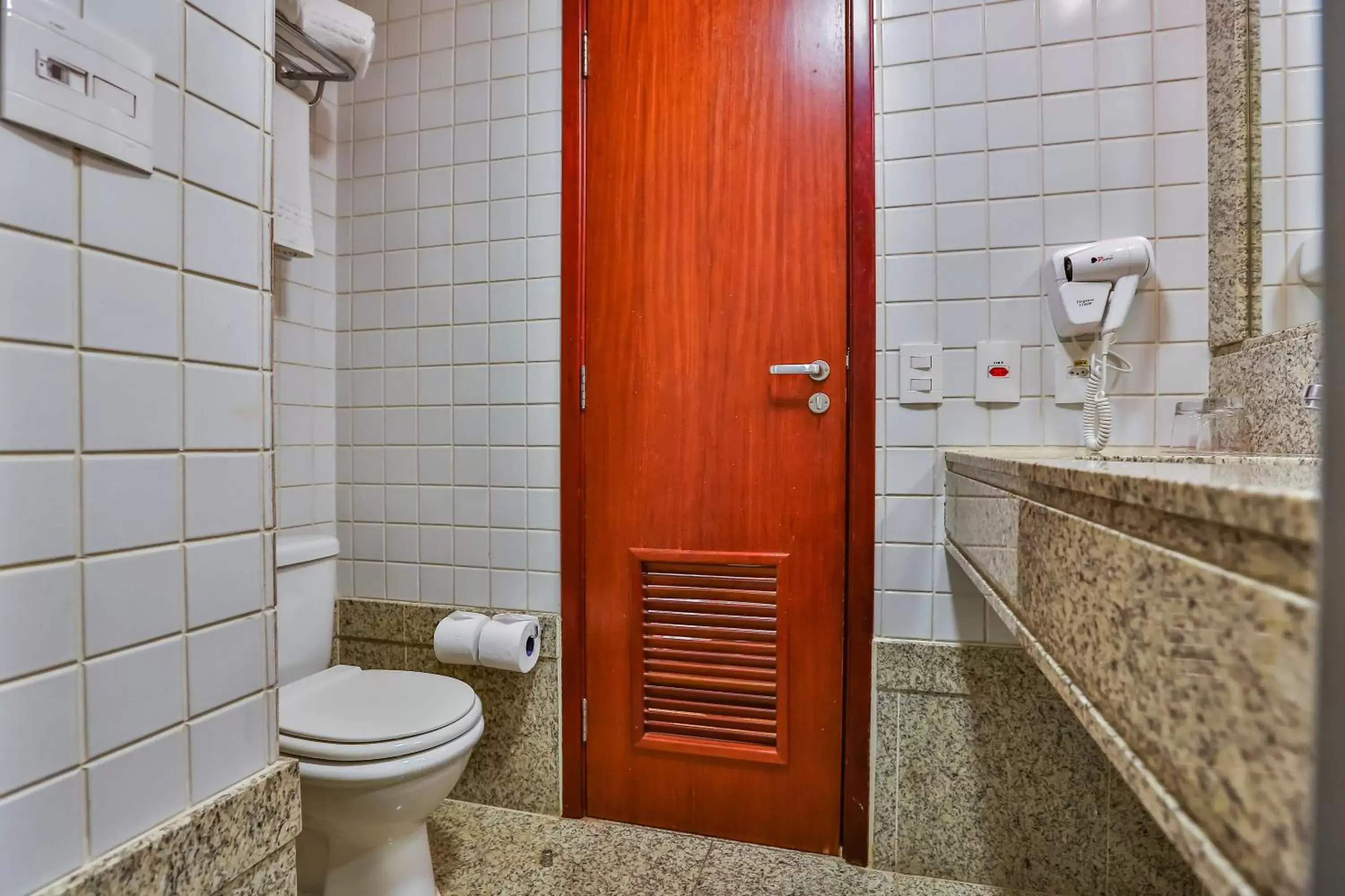 Bathroom in Comfort Suites Brasília