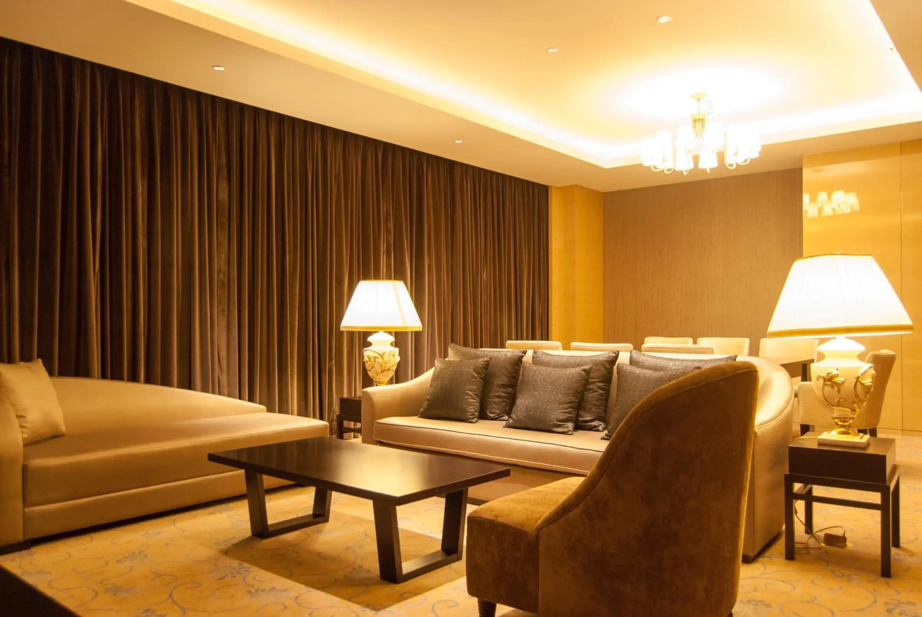 Photo of the whole room, Seating Area in Crowne Plaza Shanghai Noah Square, an IHG Hotel