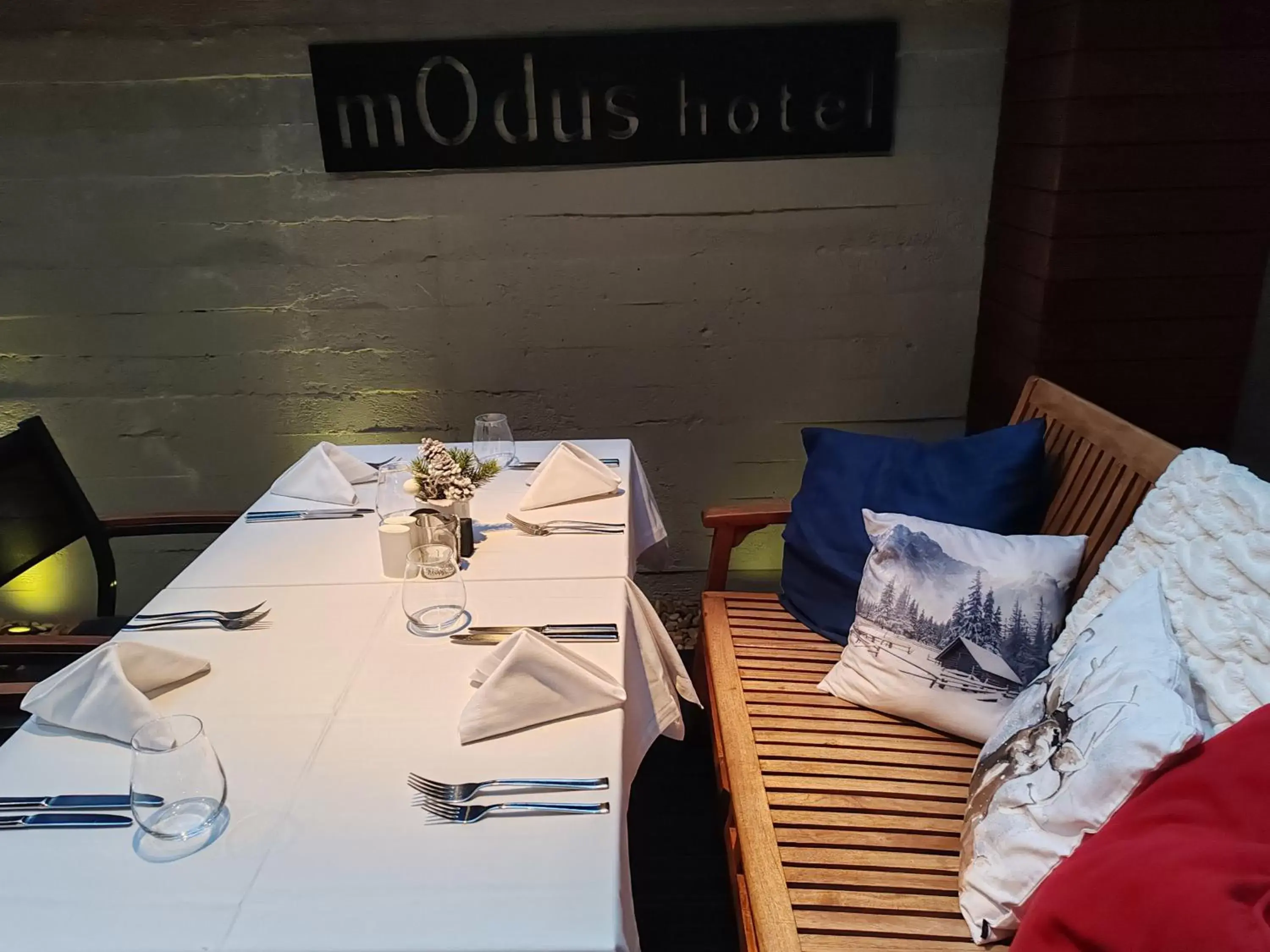 Restaurant/Places to Eat in mOdus Hotel