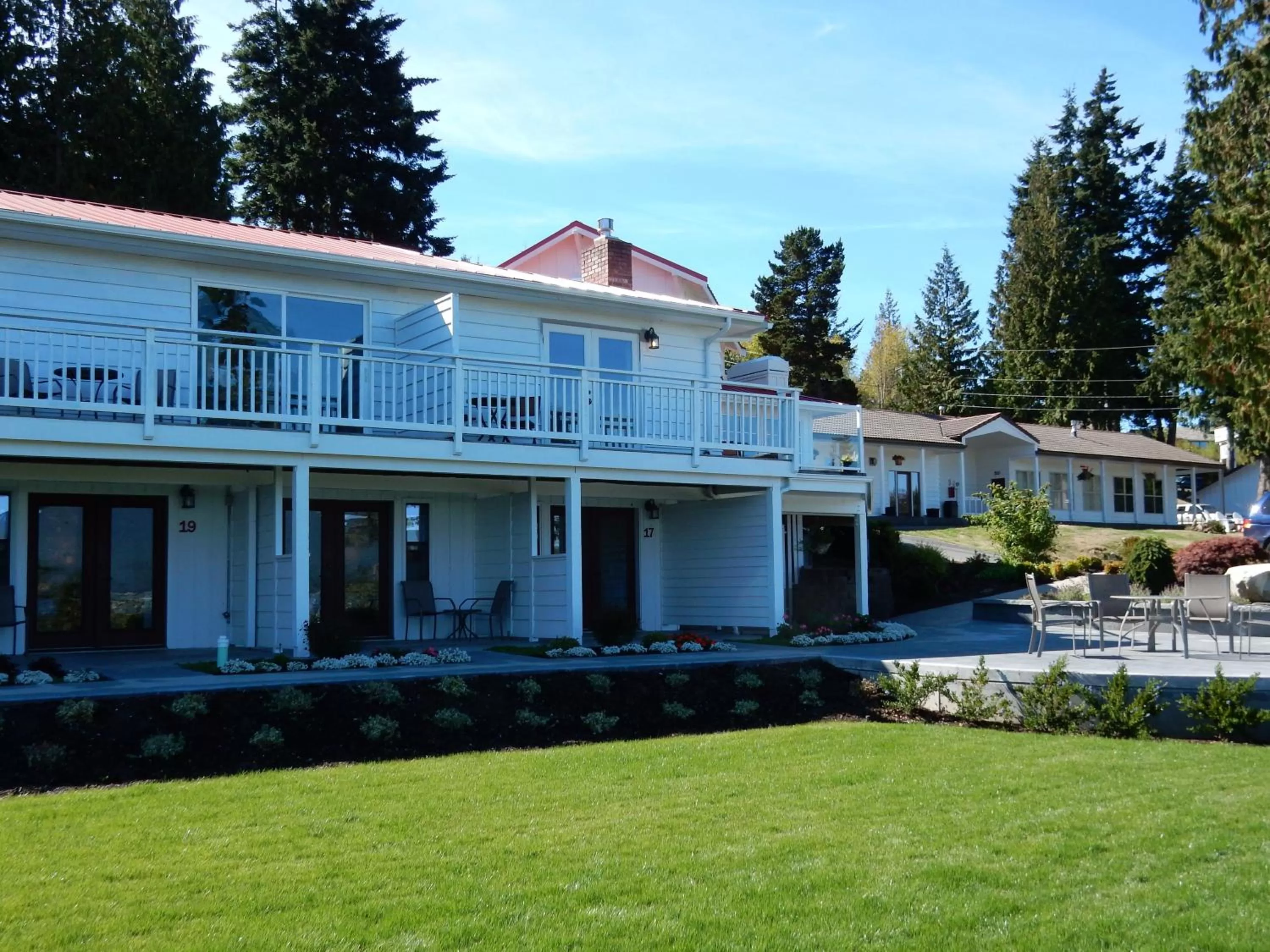 Facade/entrance in Anacortes Ship Harbor Inn