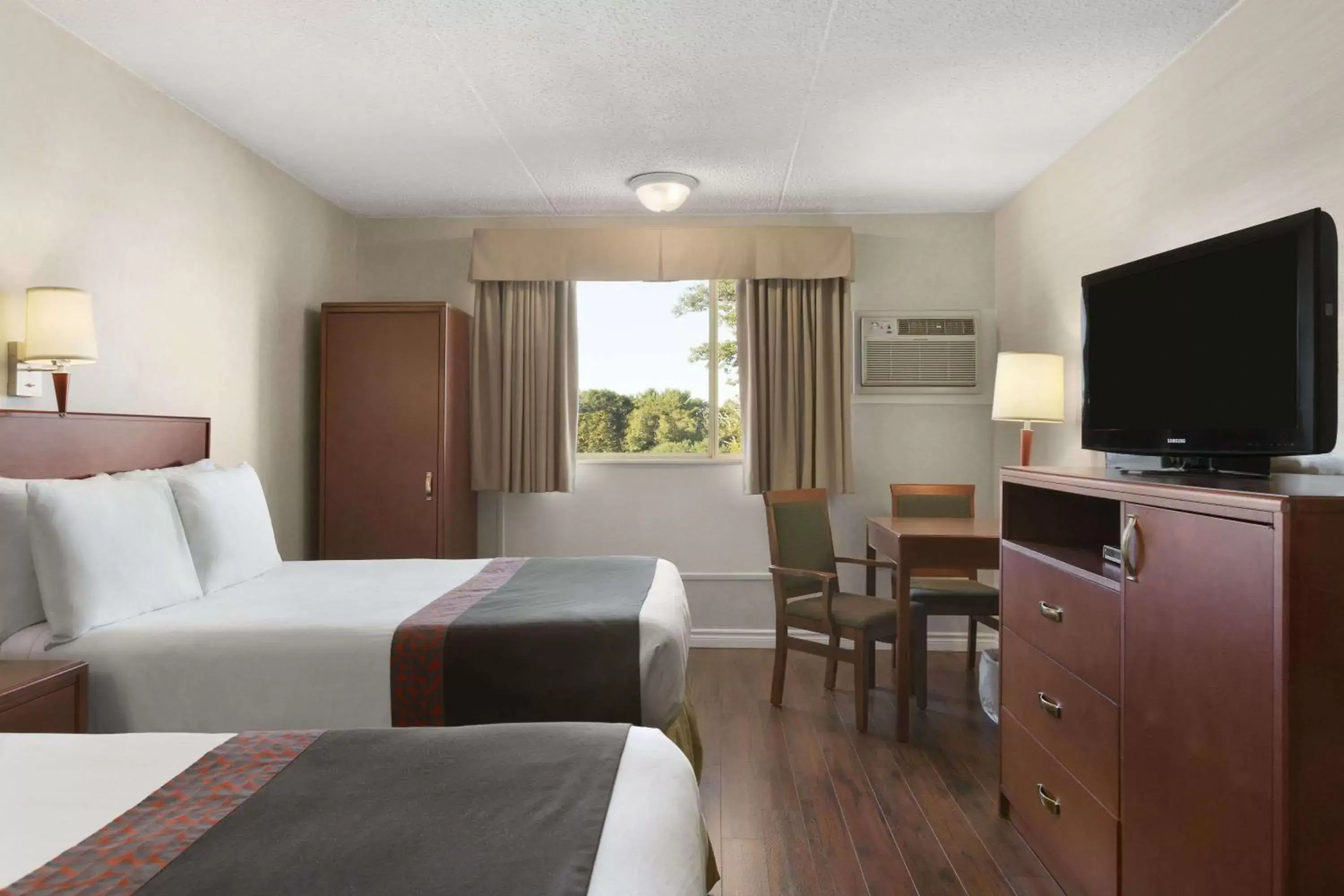 Photo of the whole room, TV/Entertainment Center in Days Inn by Wyndham Bridgewater Conference Center