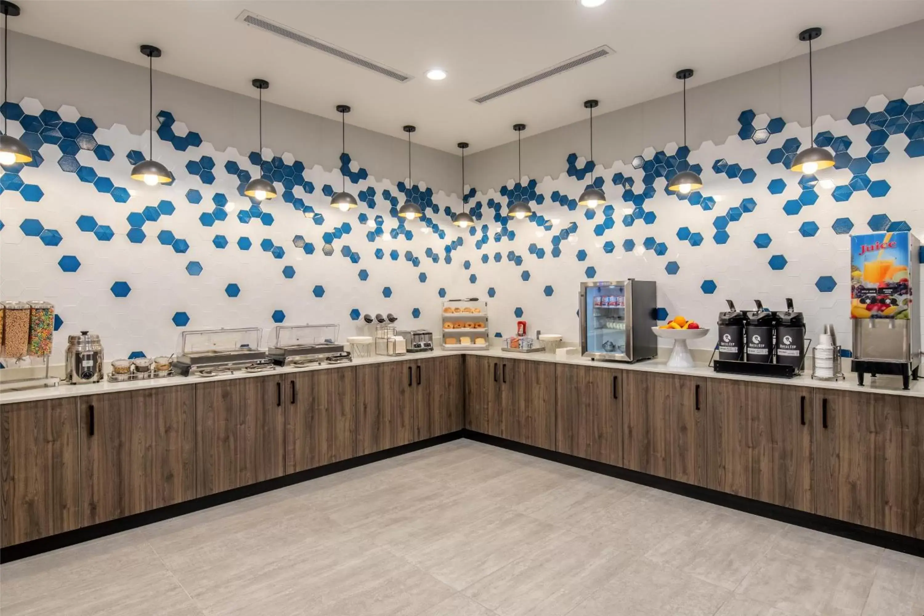 Continental breakfast in La Quinta Inn & Suites by Wyndham Spokane Downtown Continental breakfast in La Quinta Inn & Suites by Wyndham Spokane Downtown