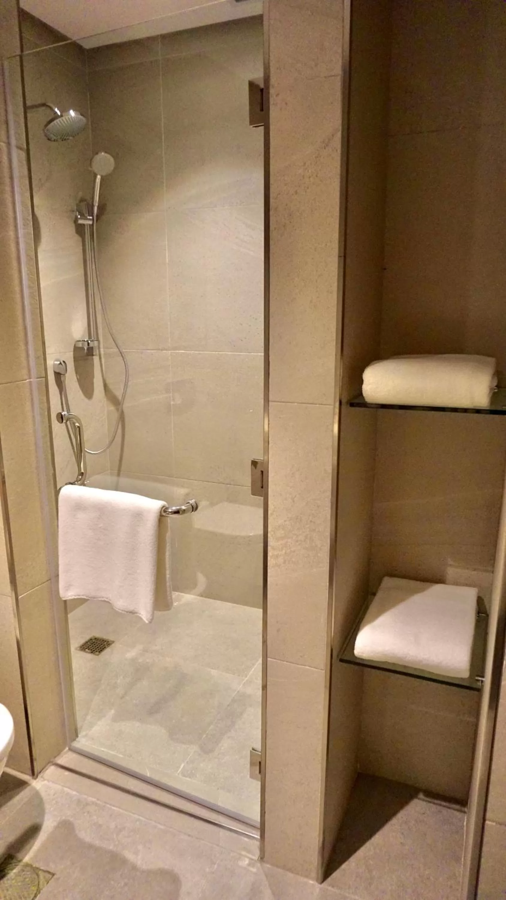 Shower in Al Kout Beach Hotel
