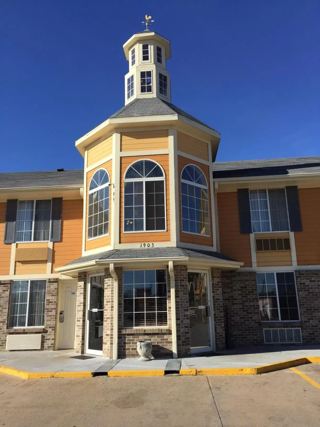 Facade/entrance, Property Building in Victorian Inn