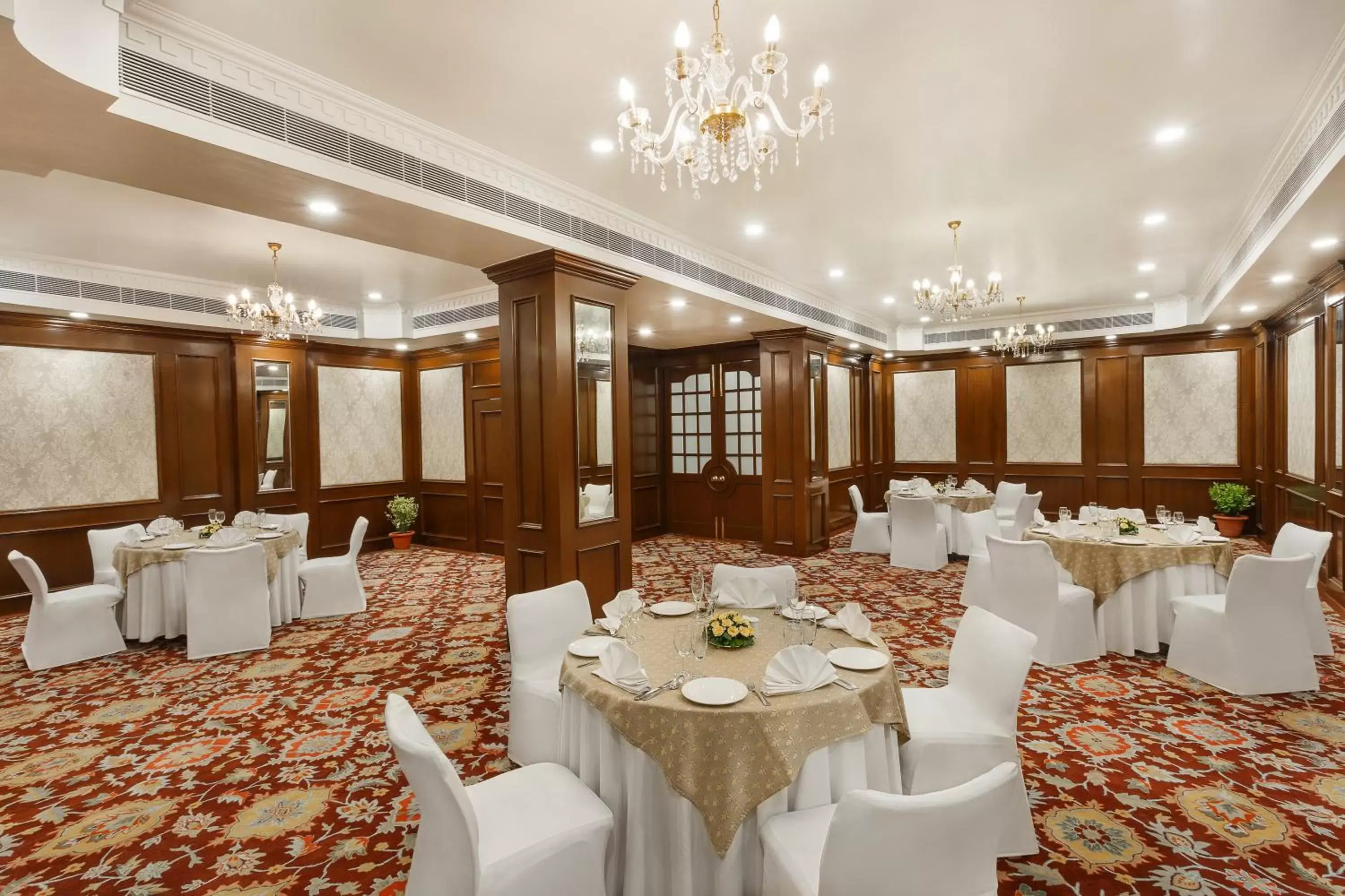 Restaurant/places to eat, Banquet Facilities in La Place Sarovar Portico