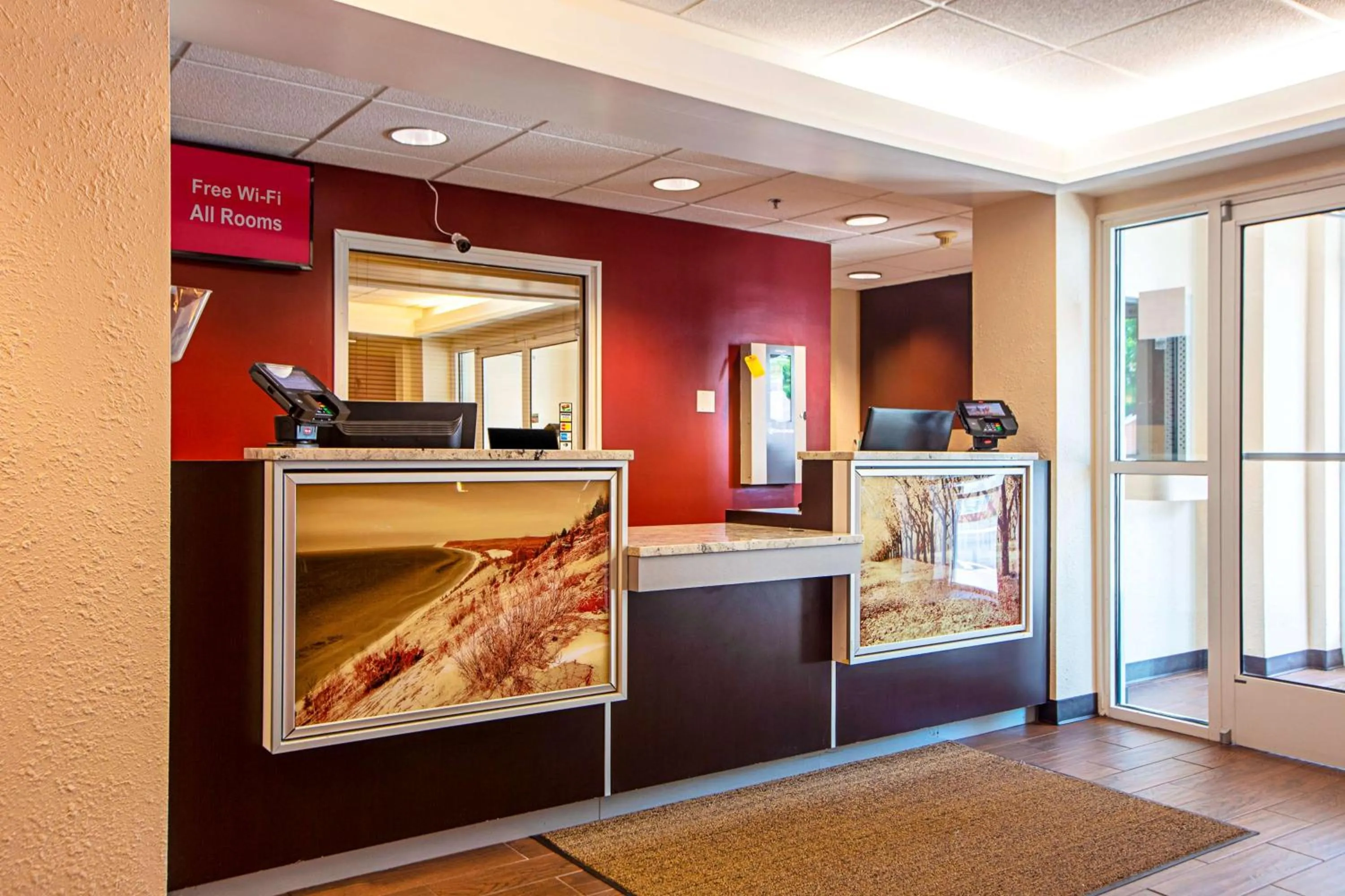 Lobby or reception in Seasons Inn Traverse City
