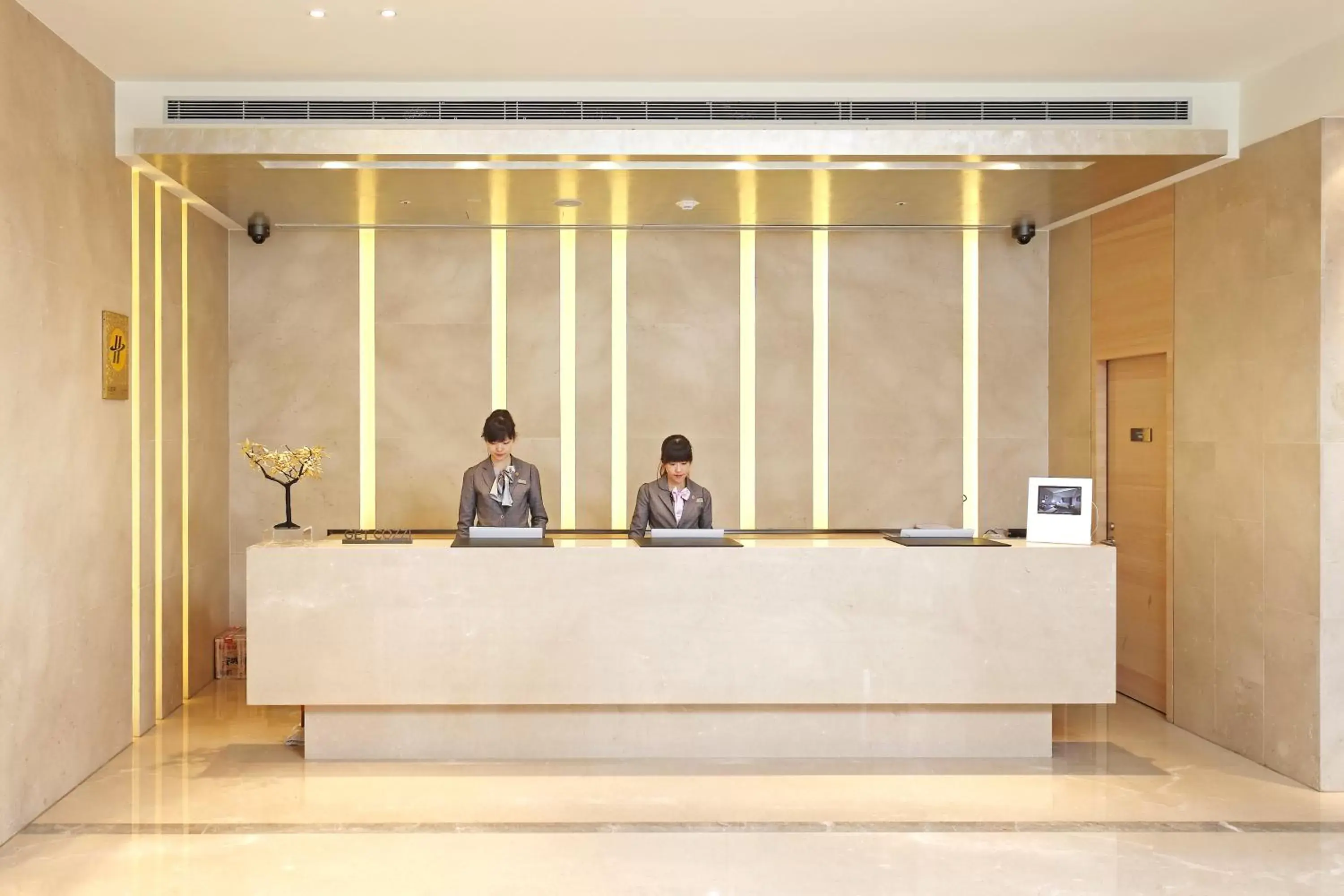 Lobby or reception, Staff in Hotel COZZI Zhongxiao Taipei