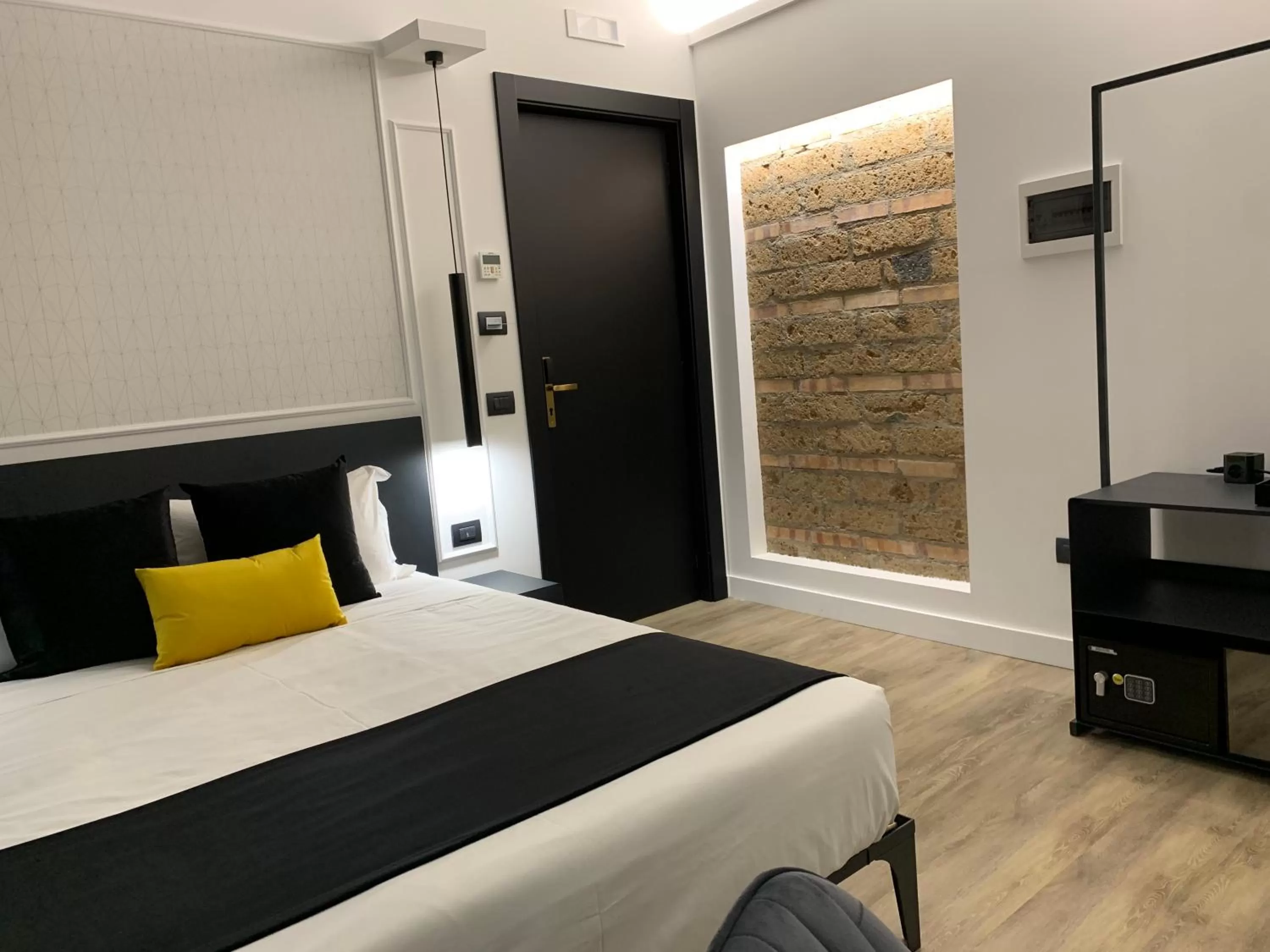 Bedroom, Bed in Toledo Boutique Rooms