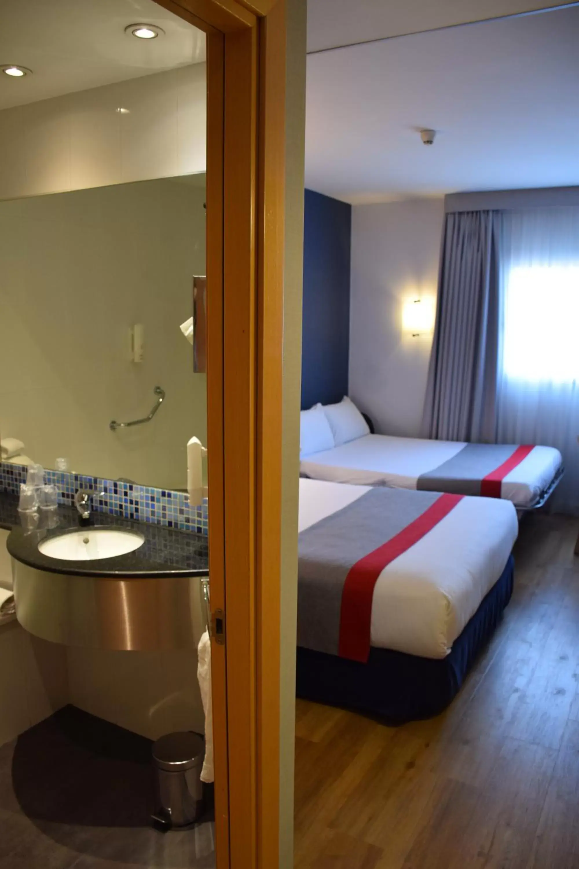 Photo of the whole room, Bed in Hotel Holiday Inn Express Madrid-Rivas