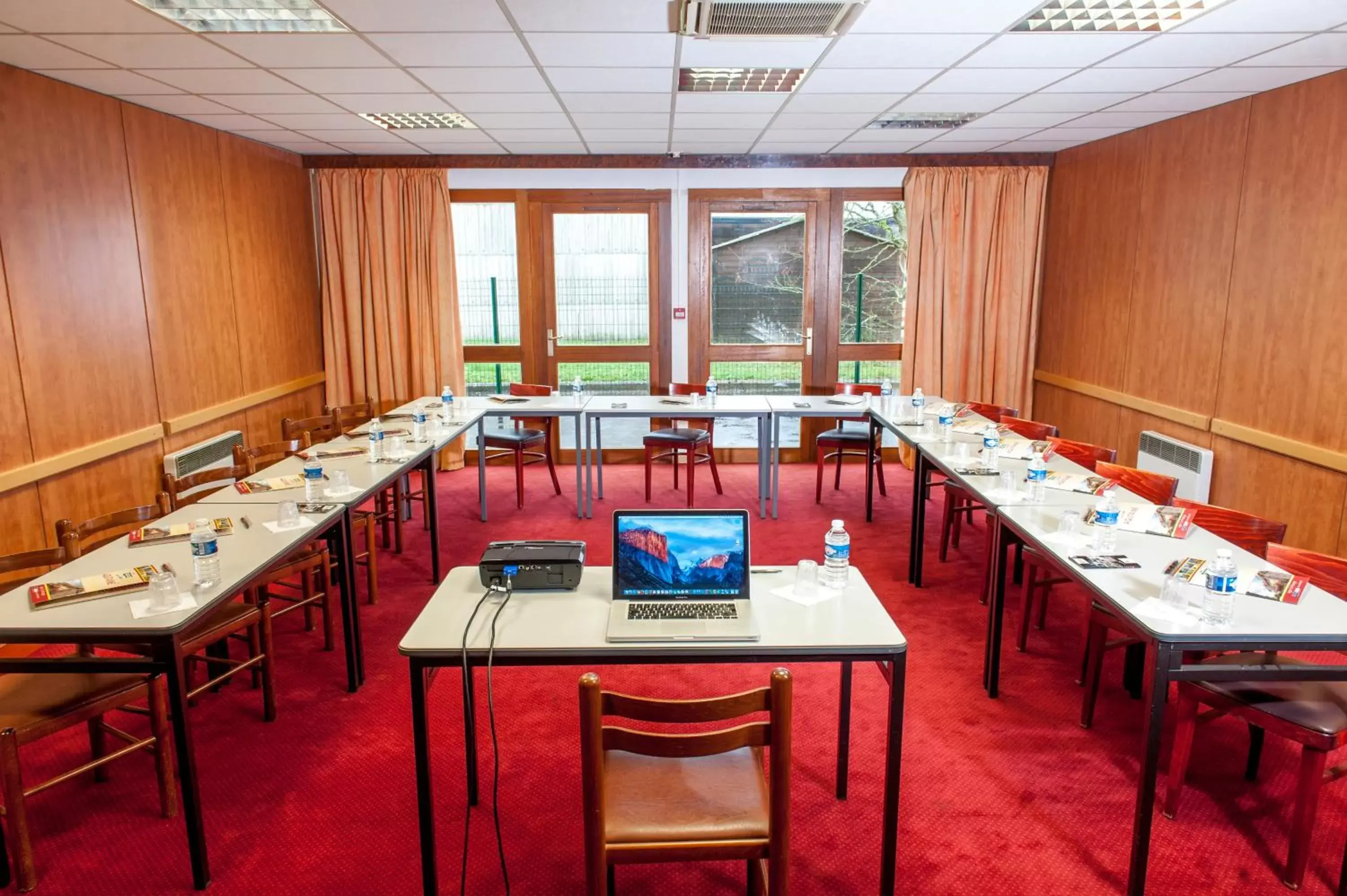 Meeting/conference room in Brit Hotel Agen - L'Aquitaine