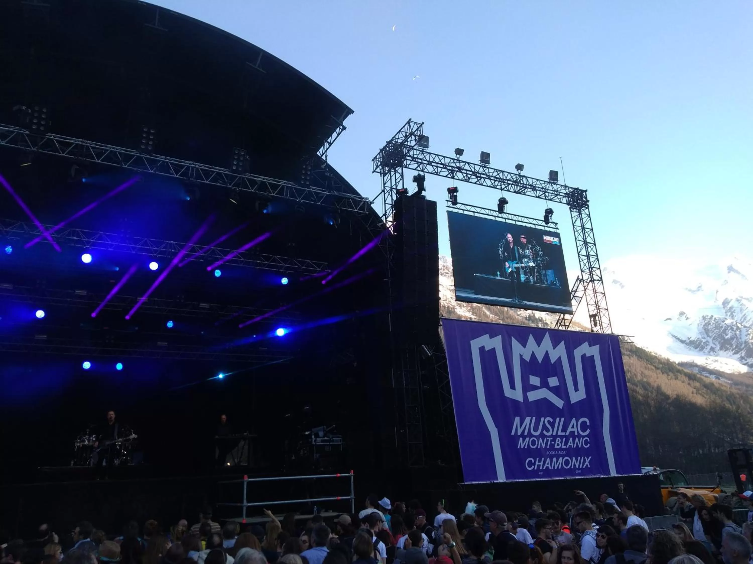 Evening entertainment in Hotel Les Lanchers