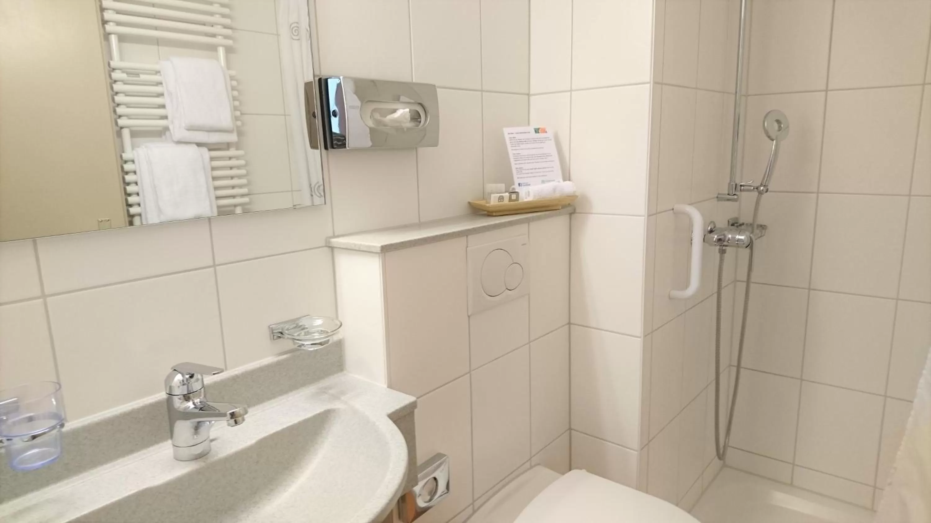 Shower in Hotel Promenade