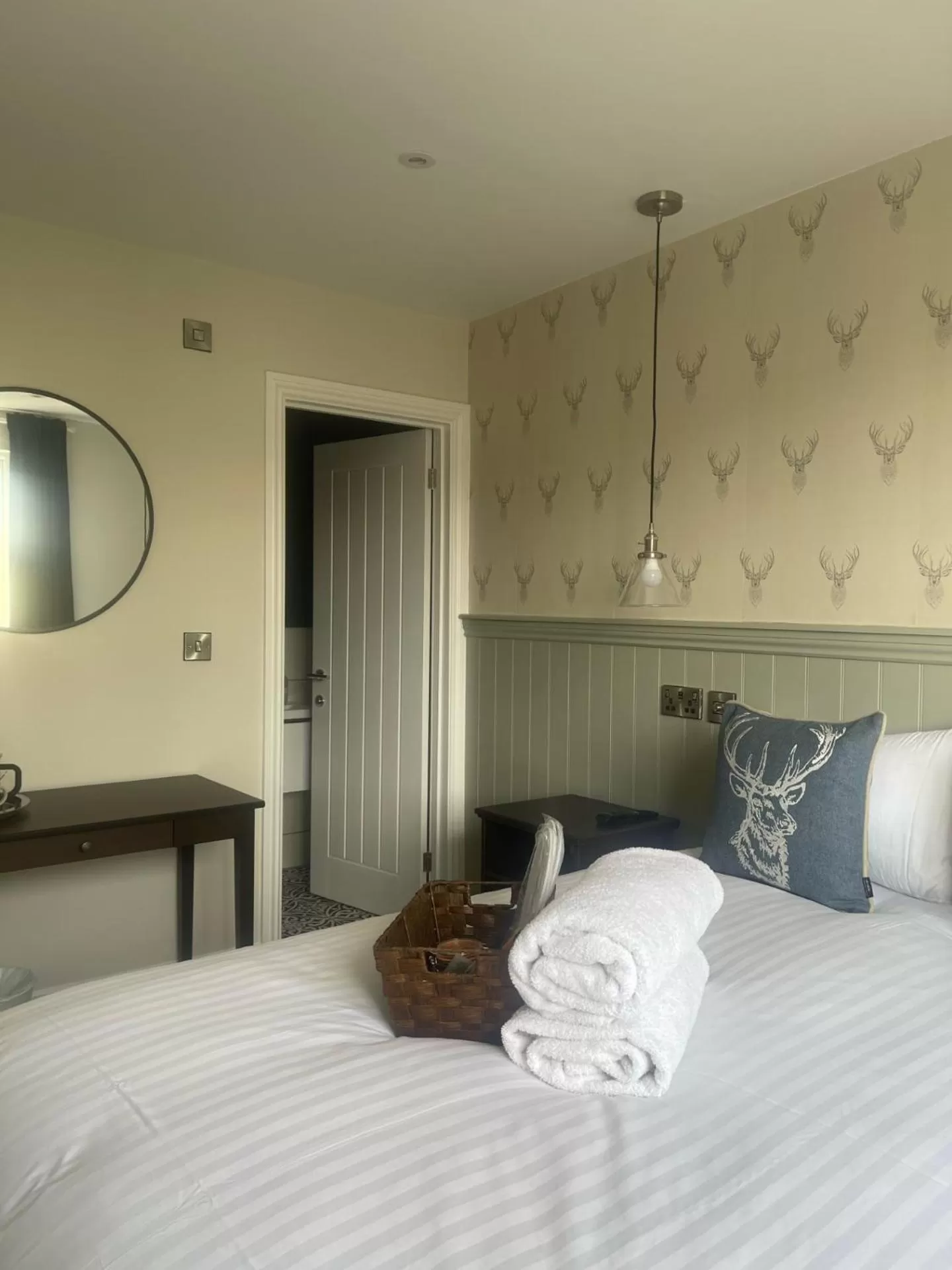 Bed in The Horseshoe & Castle