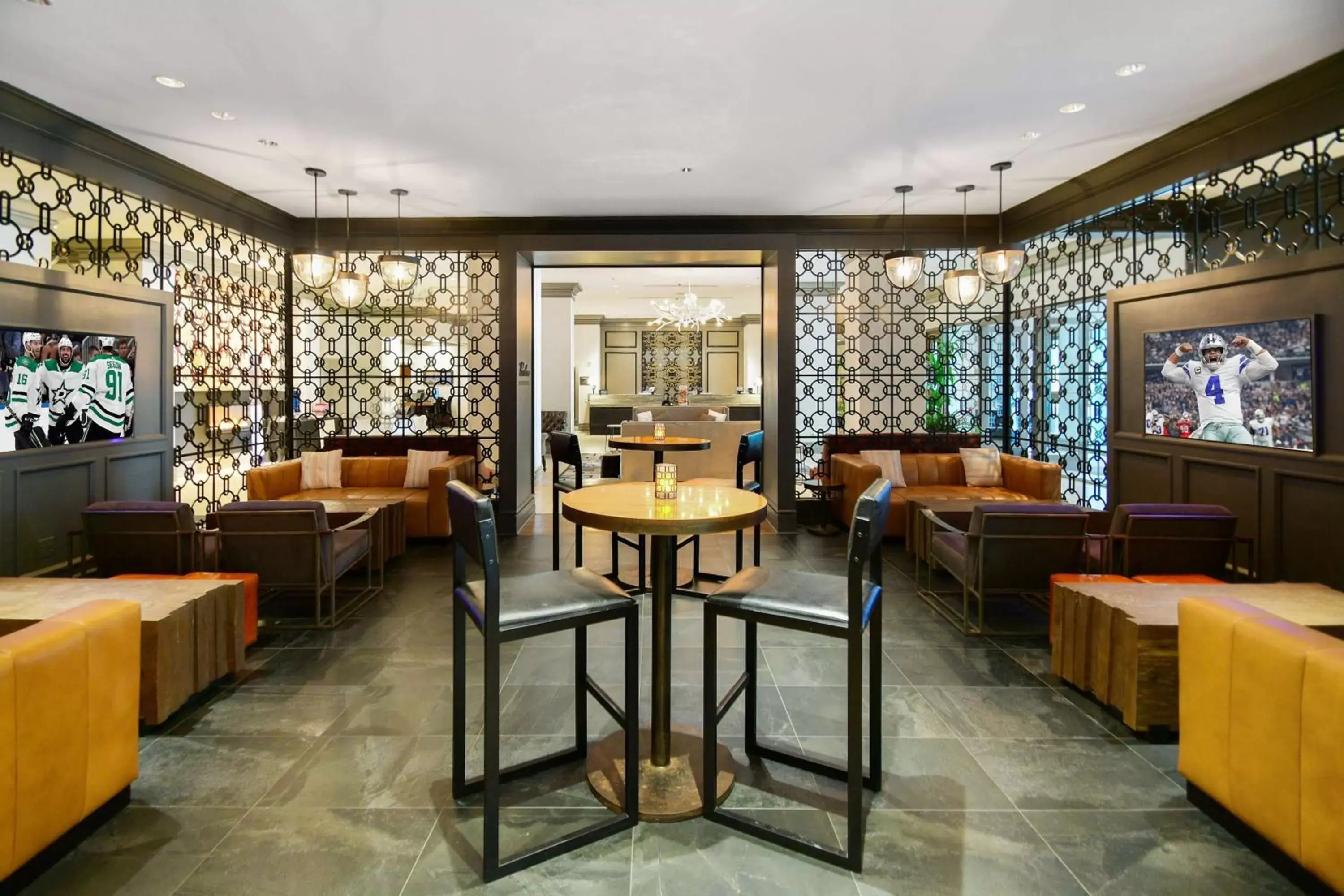 Lounge or bar in Hilton Dallas-Park Cities Lounge or bar in Hilton Dallas-Park Cities