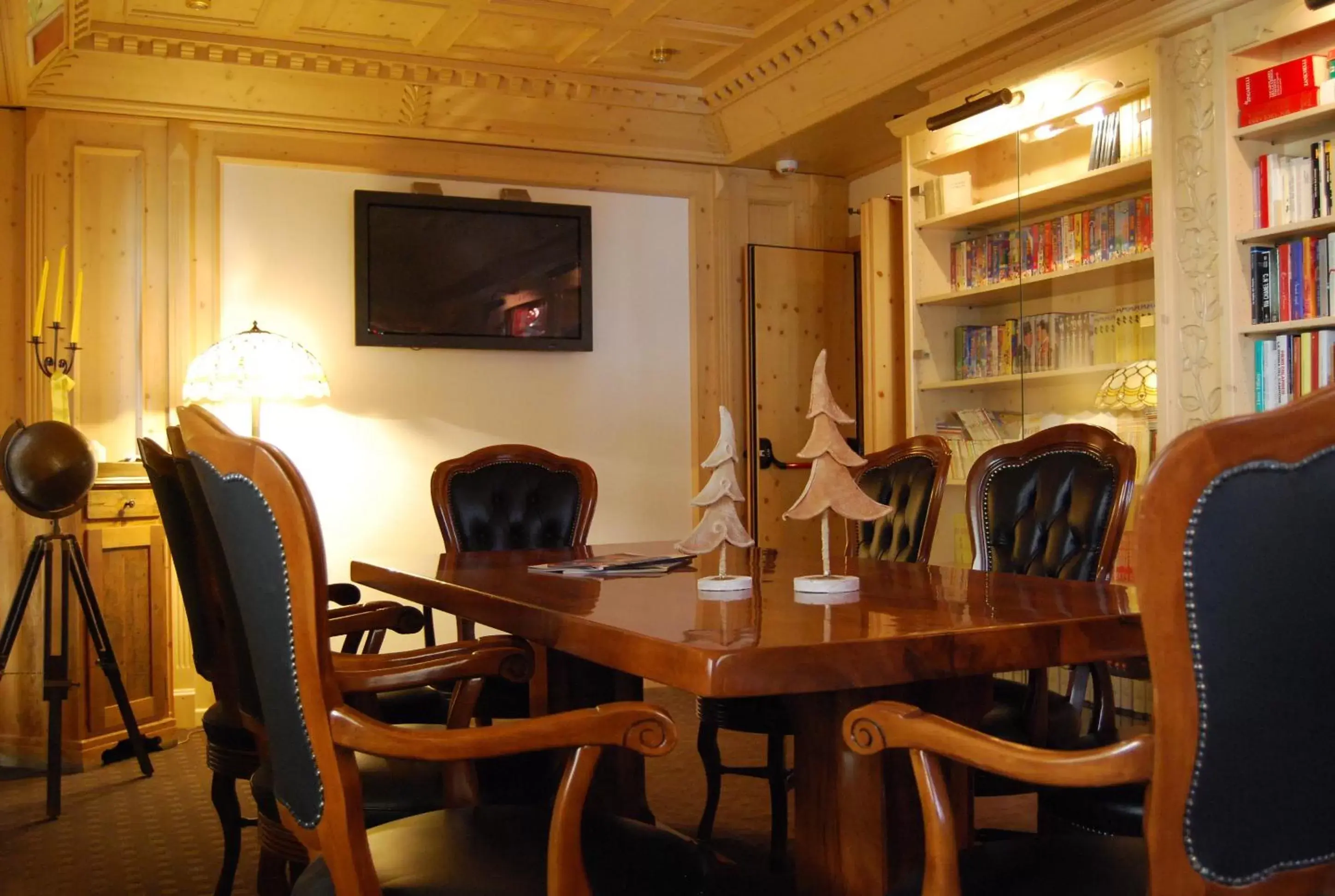 Library in Folgaria Post Hotel