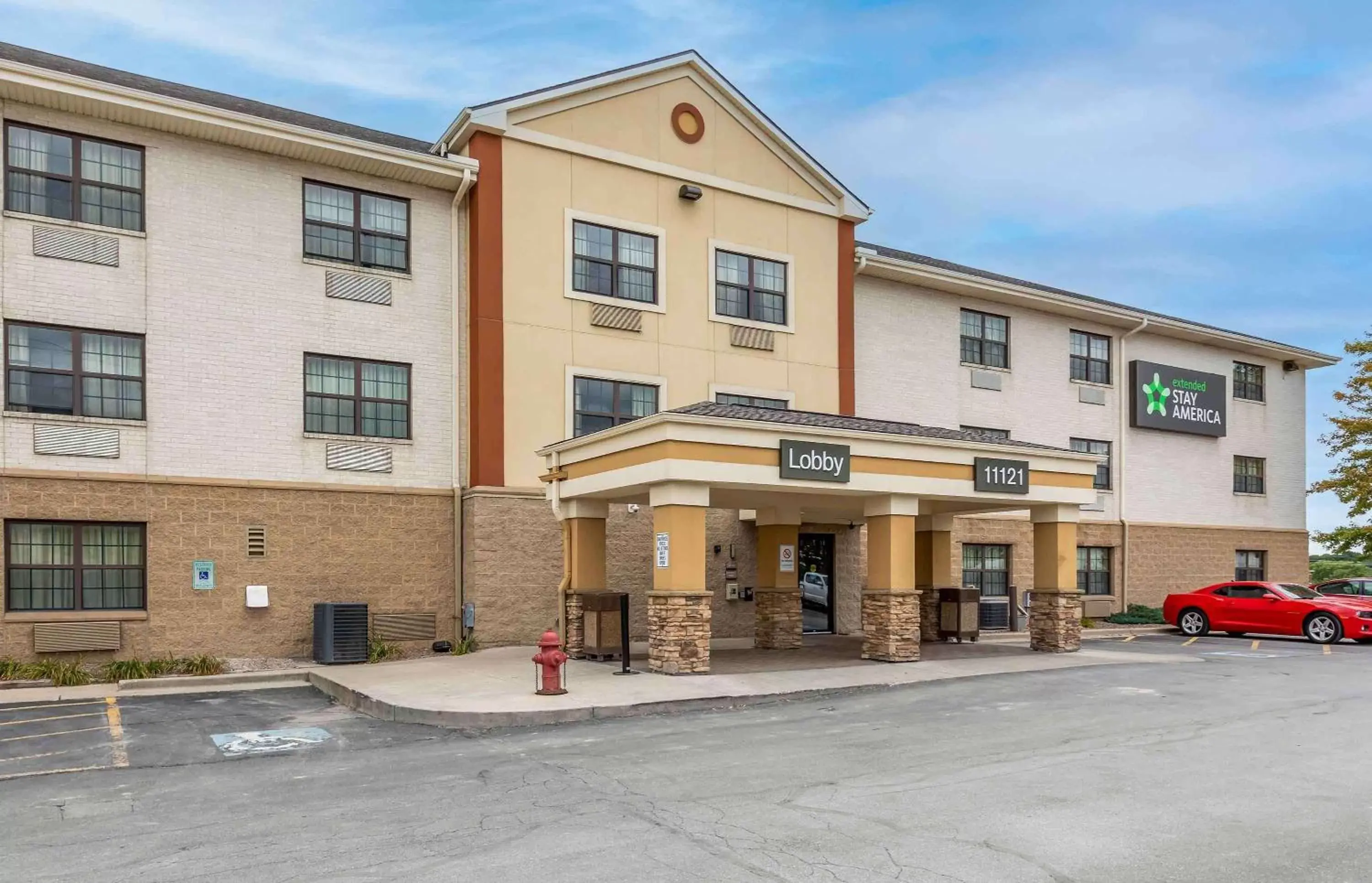 Property Building in Extended Stay America Suites - Milwaukee - Wauwatosa