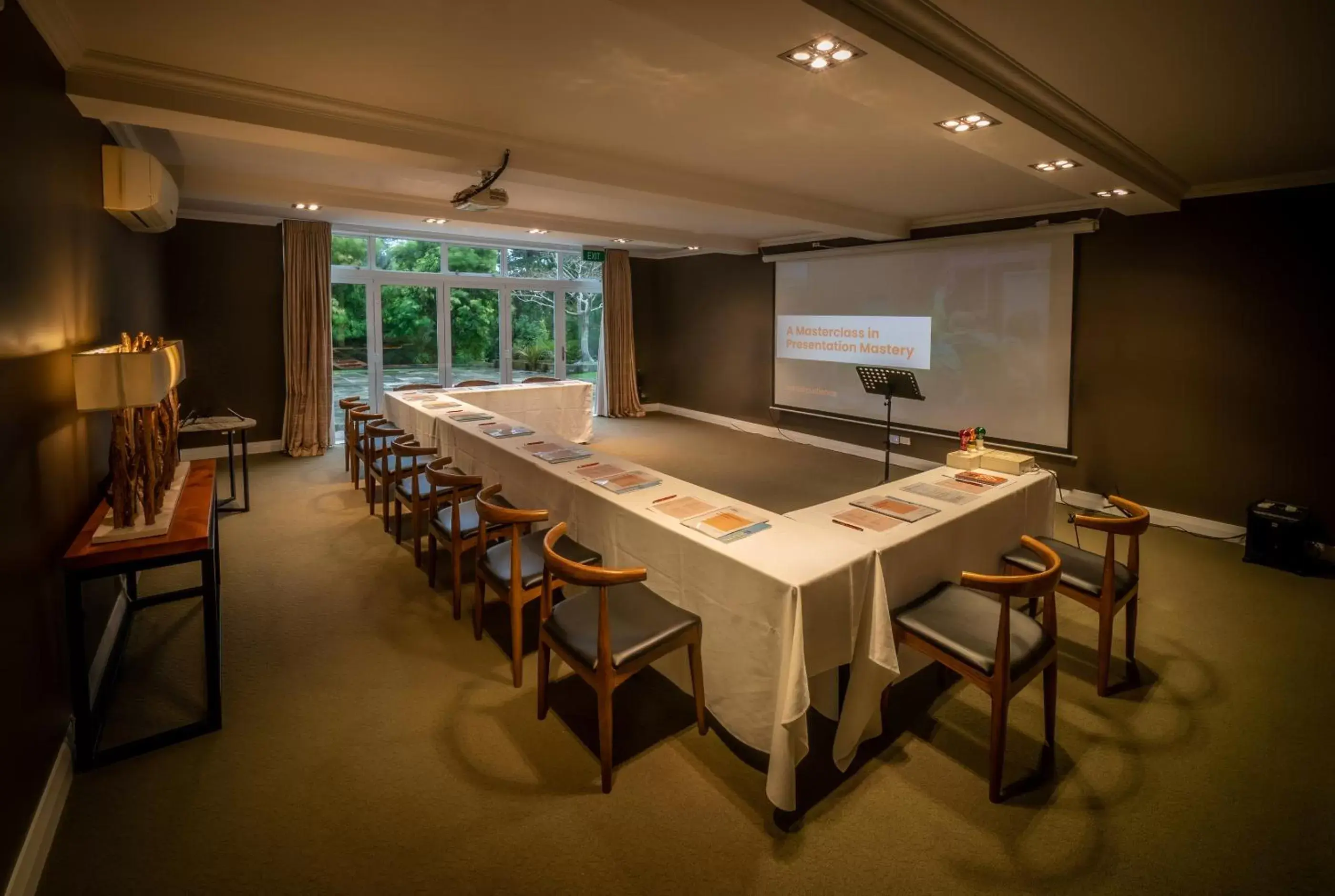 Meeting/conference room in Woodhouse Mountain Lodge