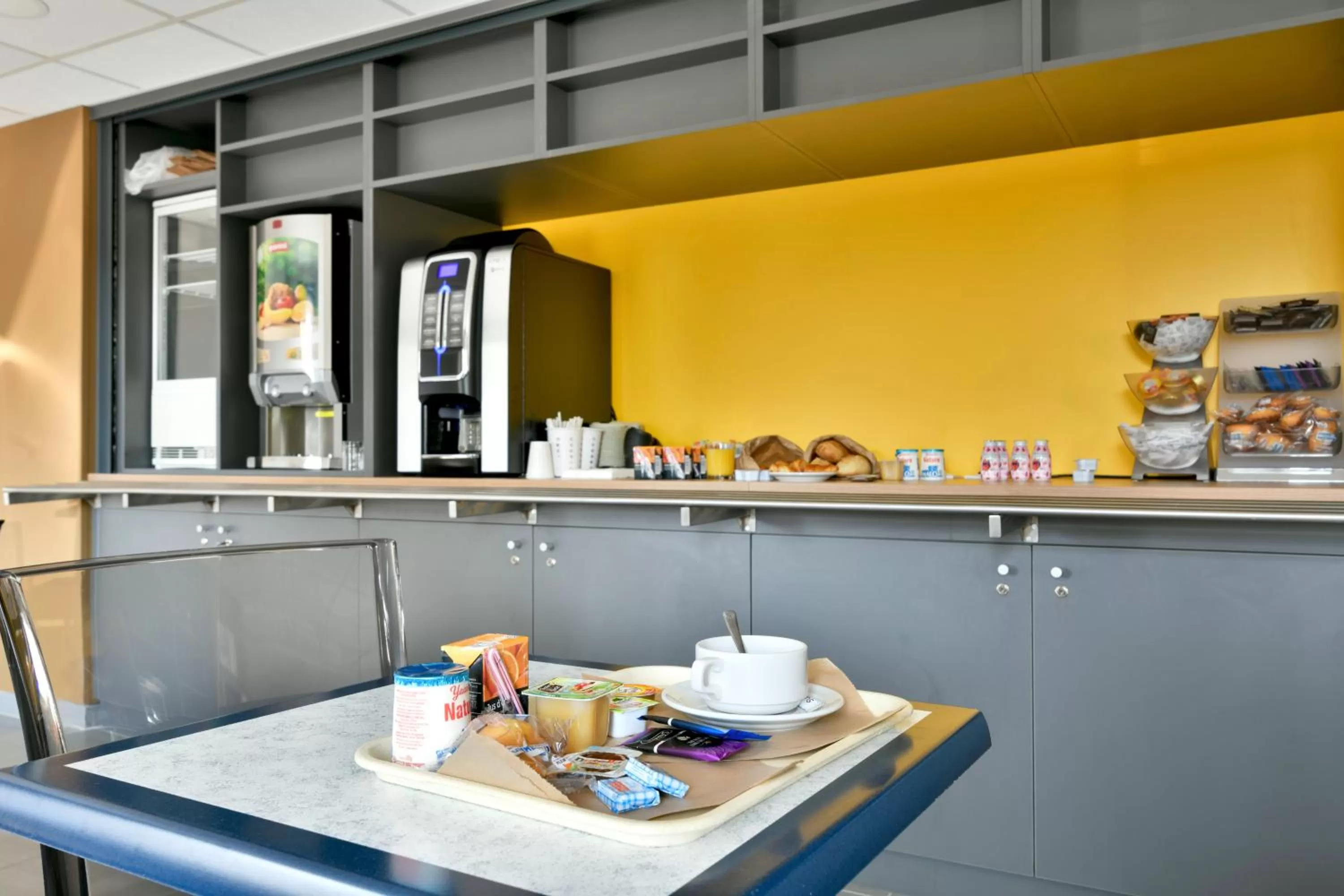 Buffet breakfast in B&B HOTEL Bollène