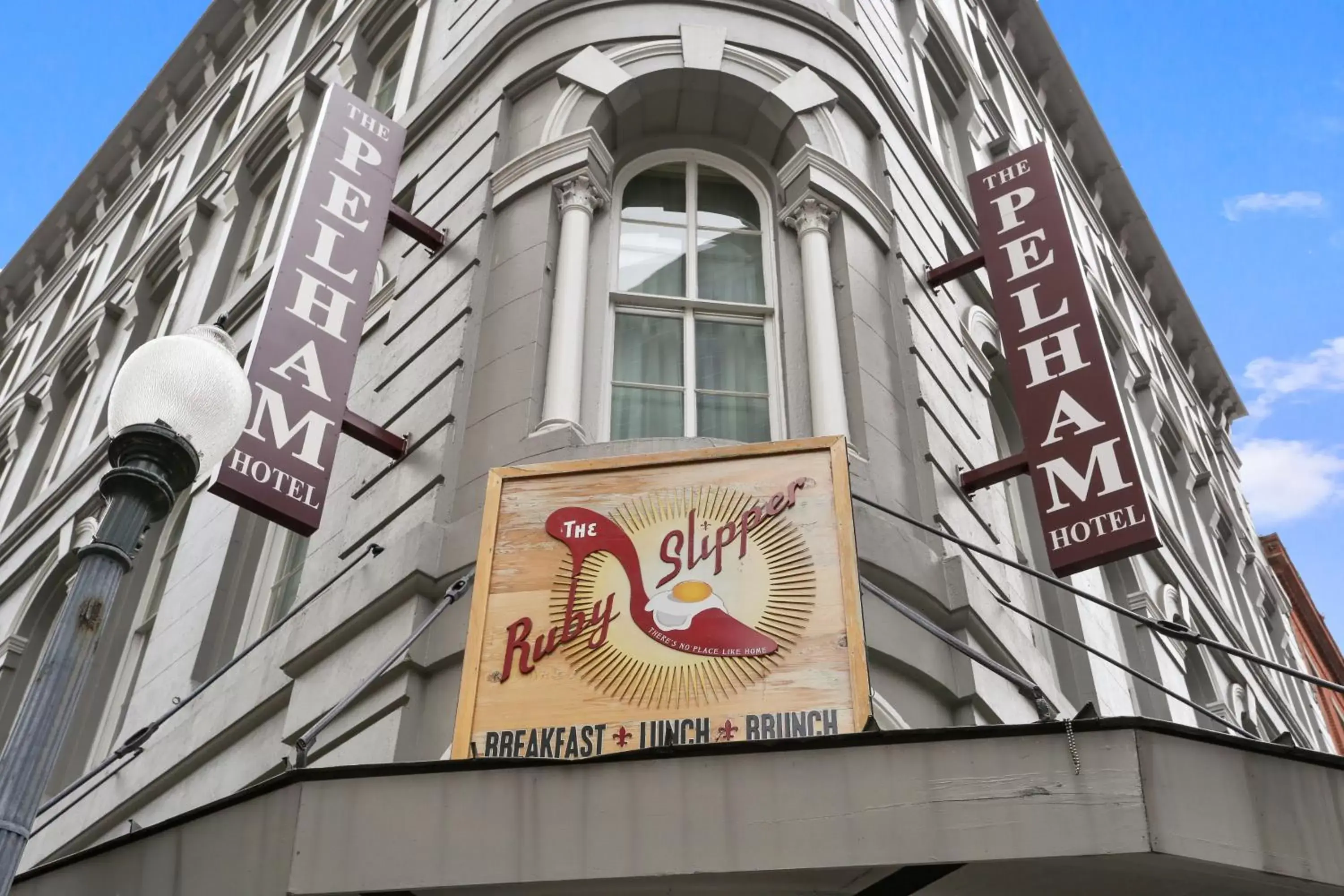 Restaurant/places to eat, Property Logo/Sign in Pelham Hotel