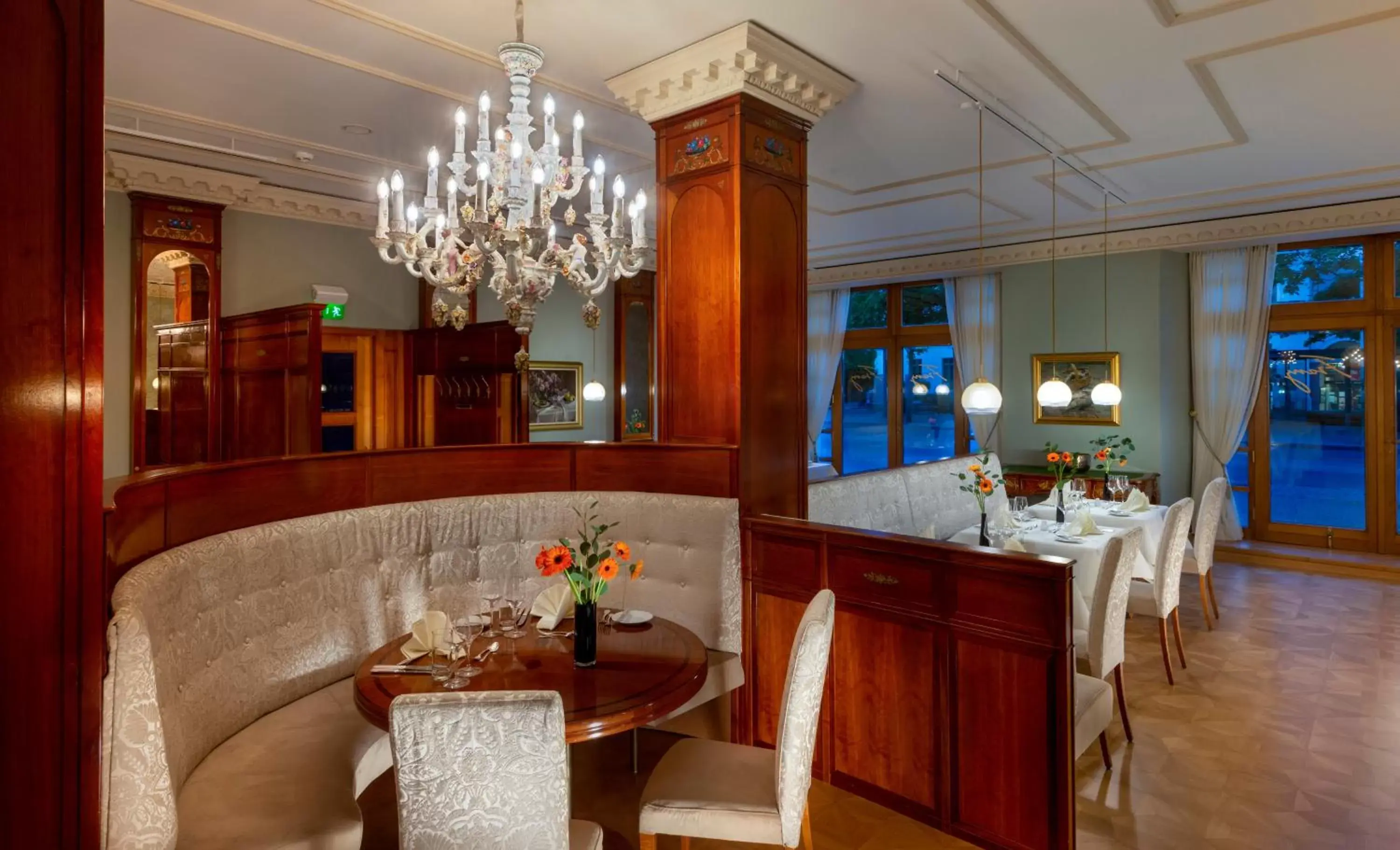 Restaurant/places to eat in Best Western Premier Grand Hotel Russischer Hof