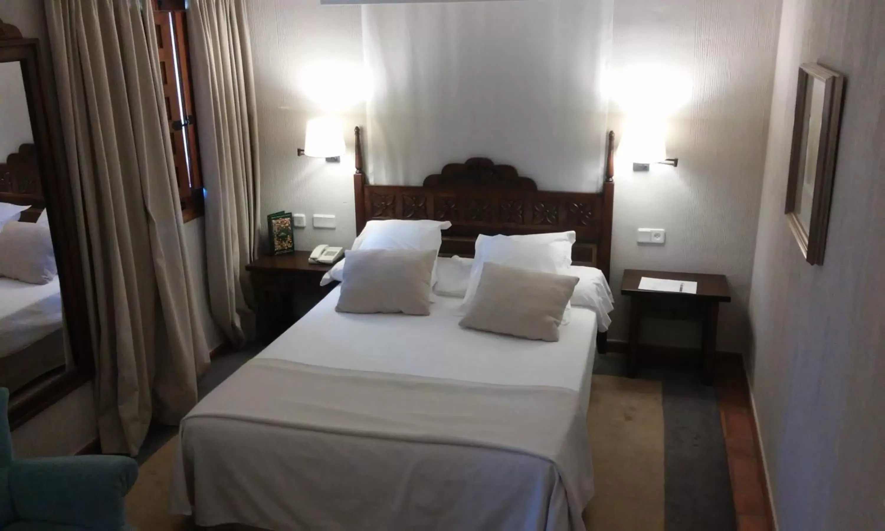 Photo of the whole room, Bed in Parador de Cuenca