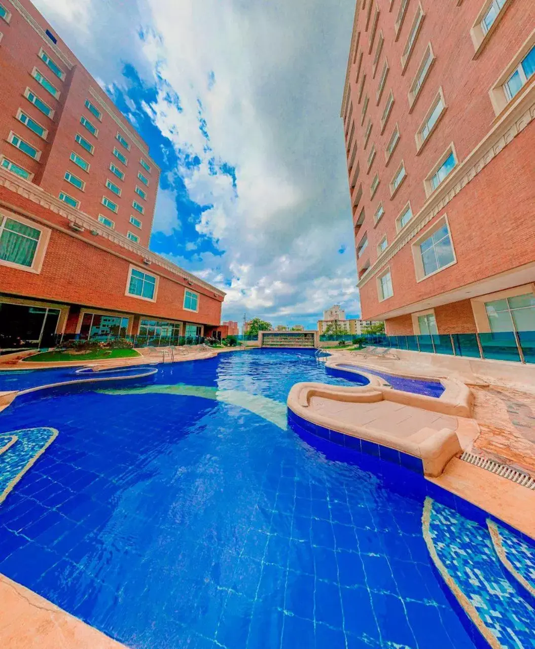 Property building, Swimming Pool in Hotel Dann Carlton Barranquilla y Centro de Convenciones