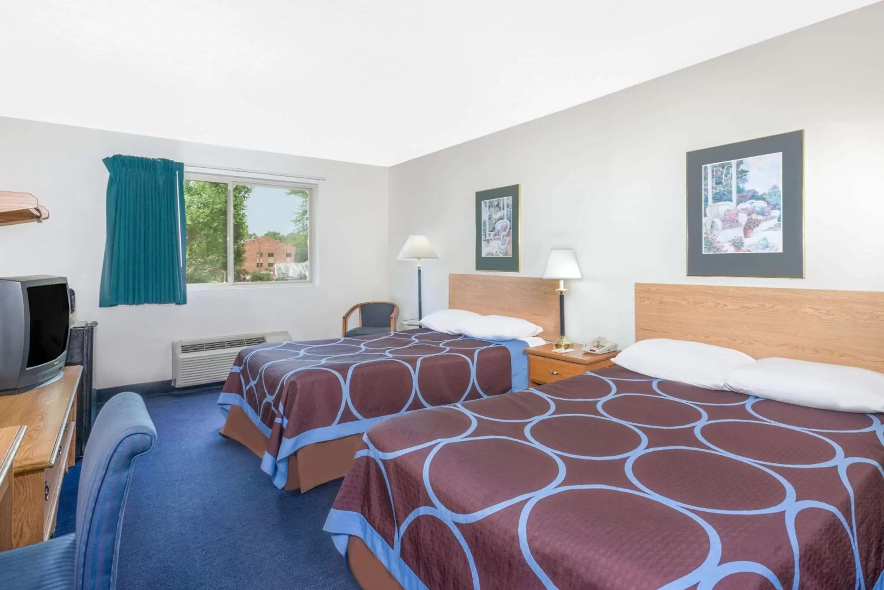 Queen Room with Two Queen Beds - Non-Smoking in Super 8 by Wyndham Kingston