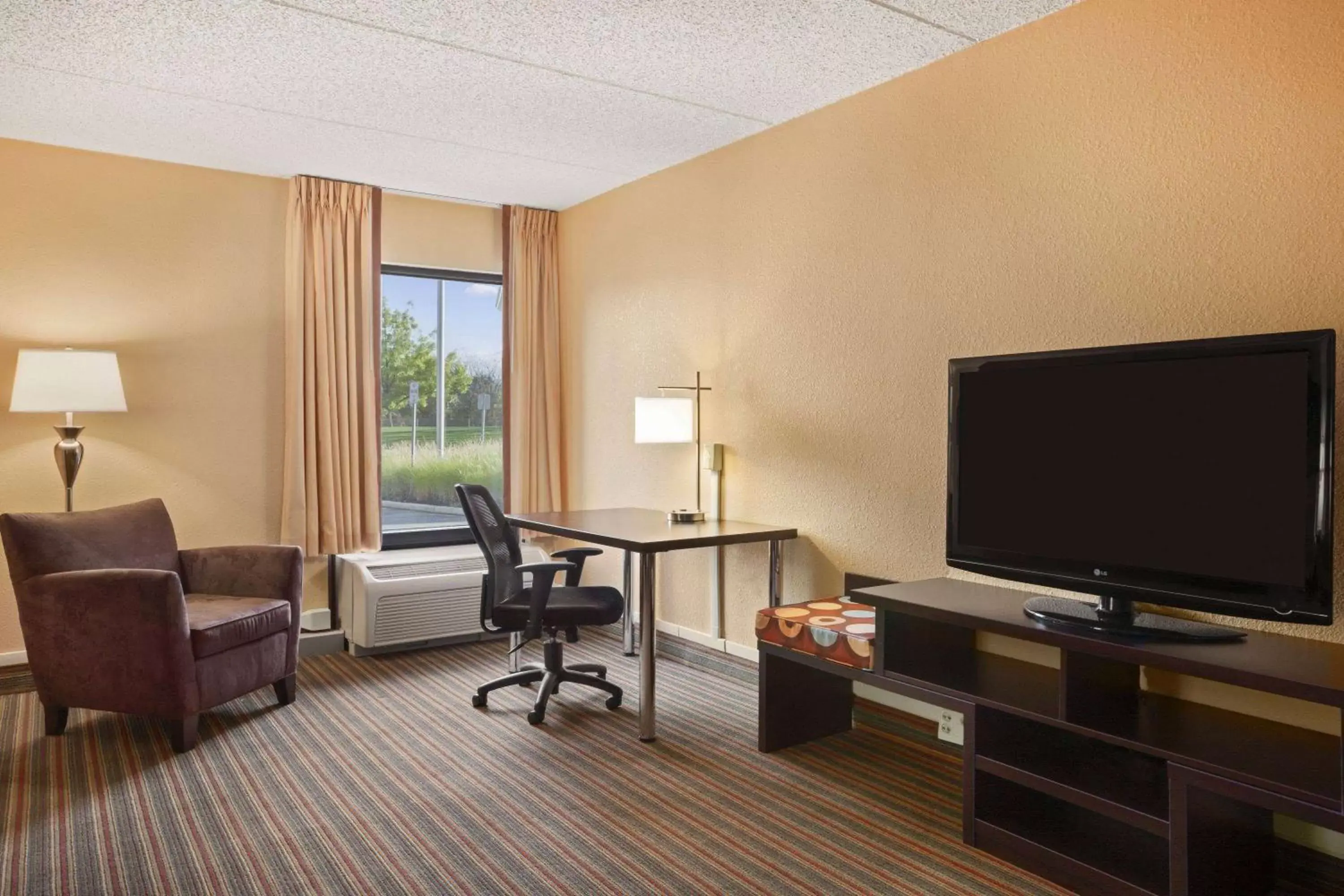 Photo of the whole room, TV/Entertainment Center in Super 8 by Wyndham Mount Laurel