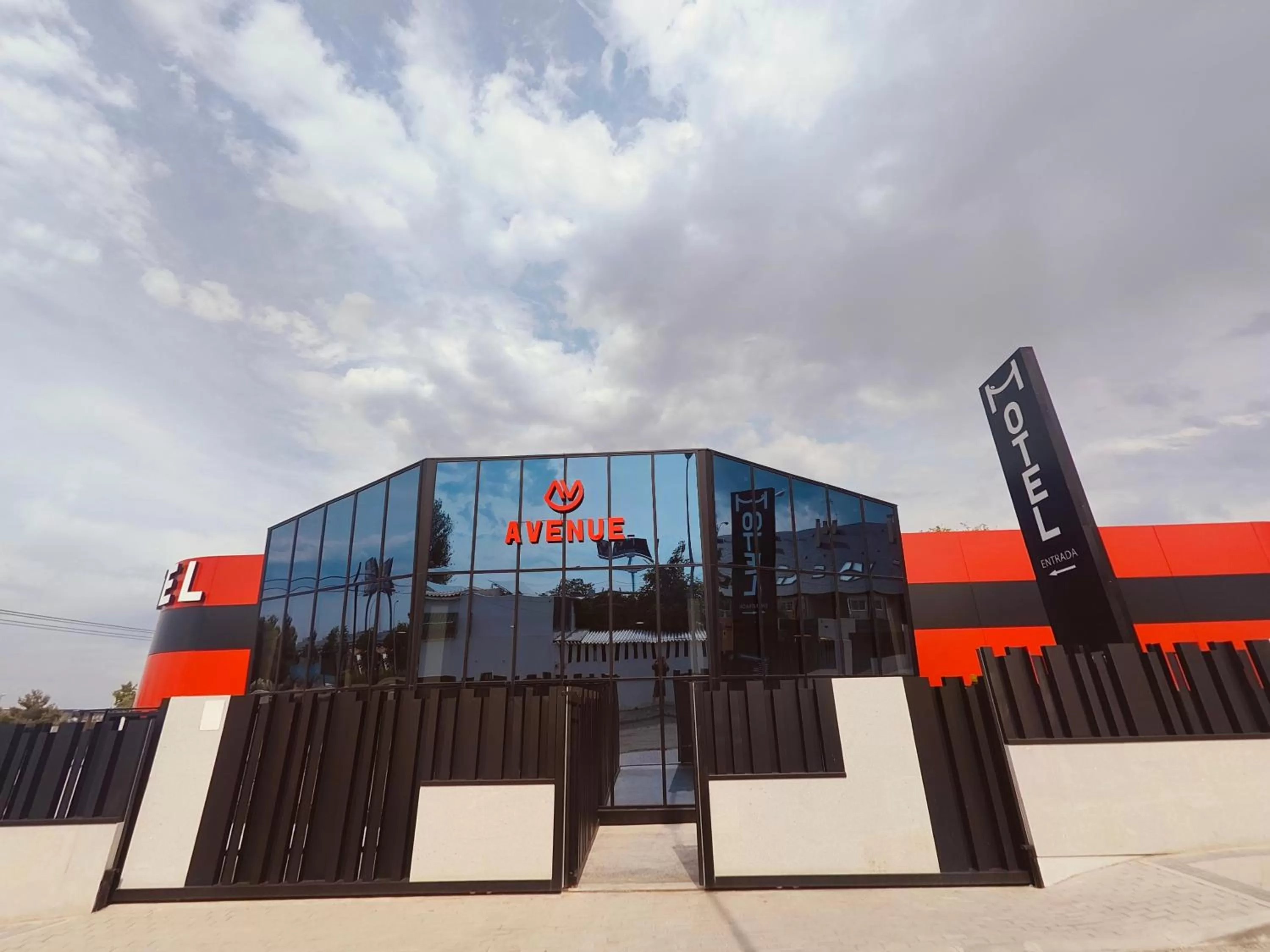 Facade/entrance, Property Building in Hotel Avenue