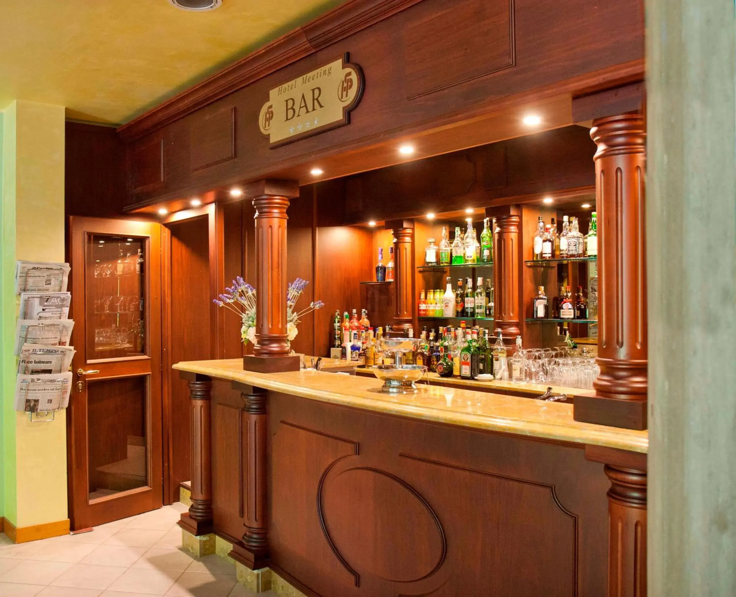 Lounge or bar in Hotel Santacroce Meeting