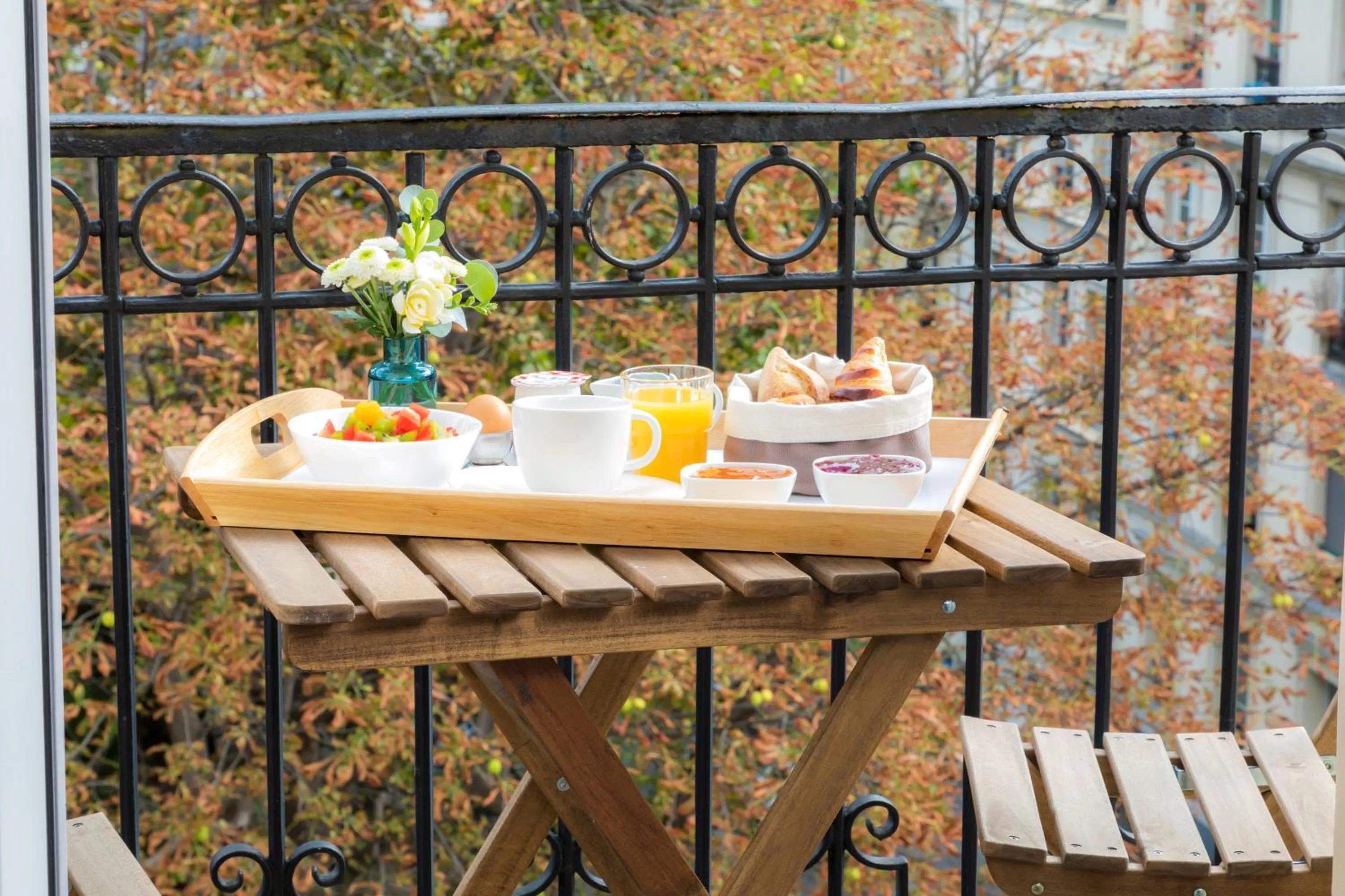 Breakfast in Gardette Park Hotel