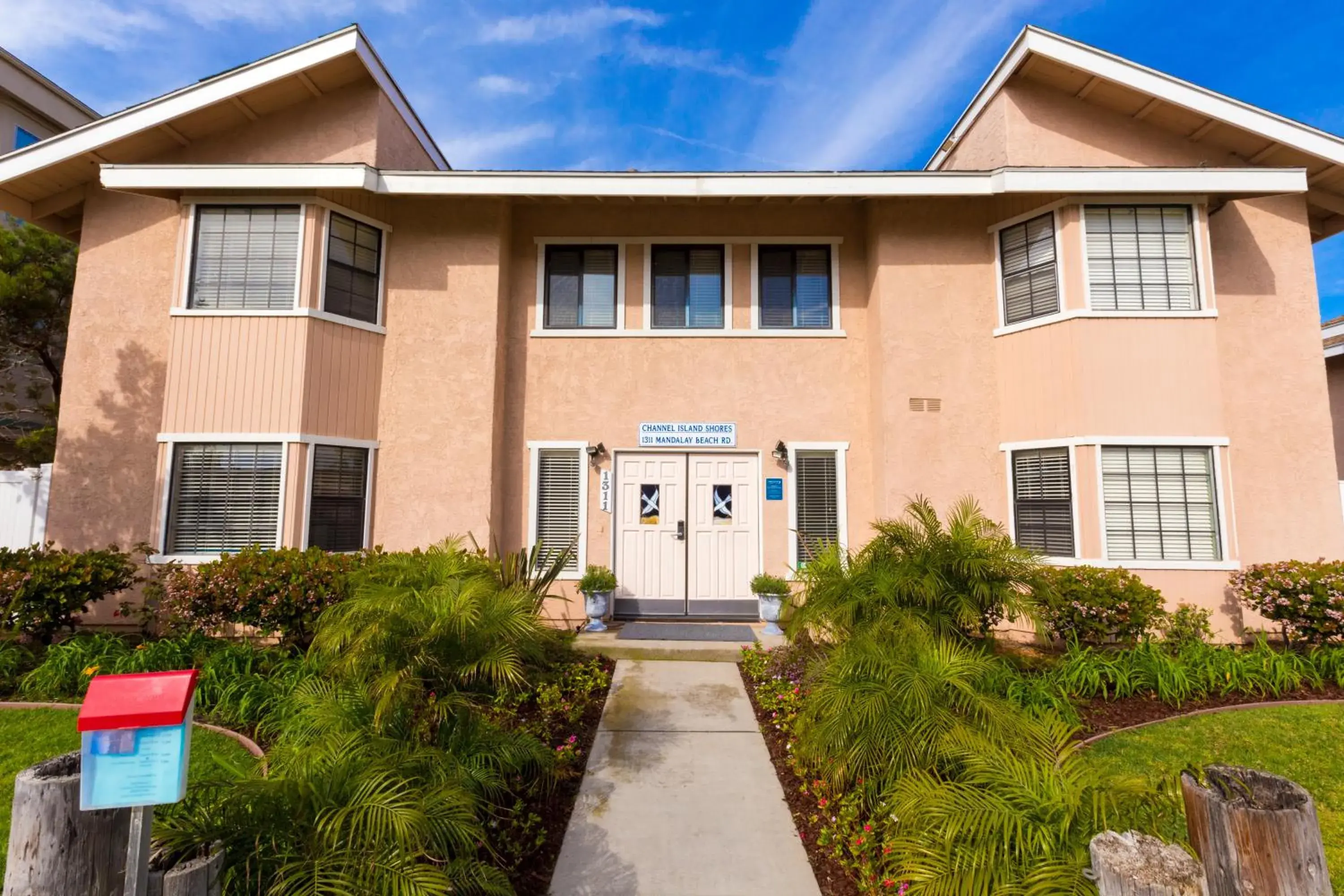 Facade/entrance in Channel Island Shores Facade/entrance in Channel Island Shores