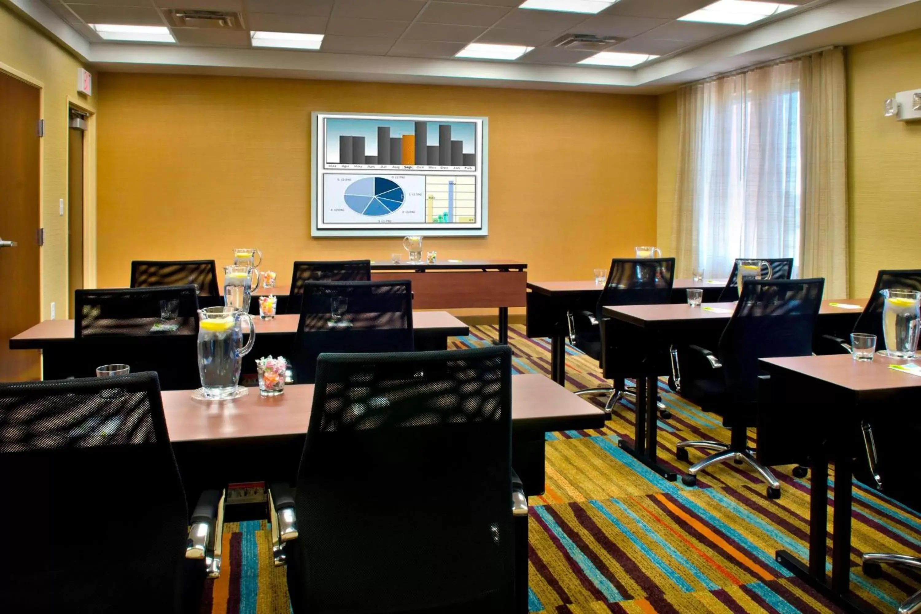 Meeting/conference room, Restaurant/Places to Eat in Fairfield Inn & Suites by Marriott Watertown Thousand Islands
