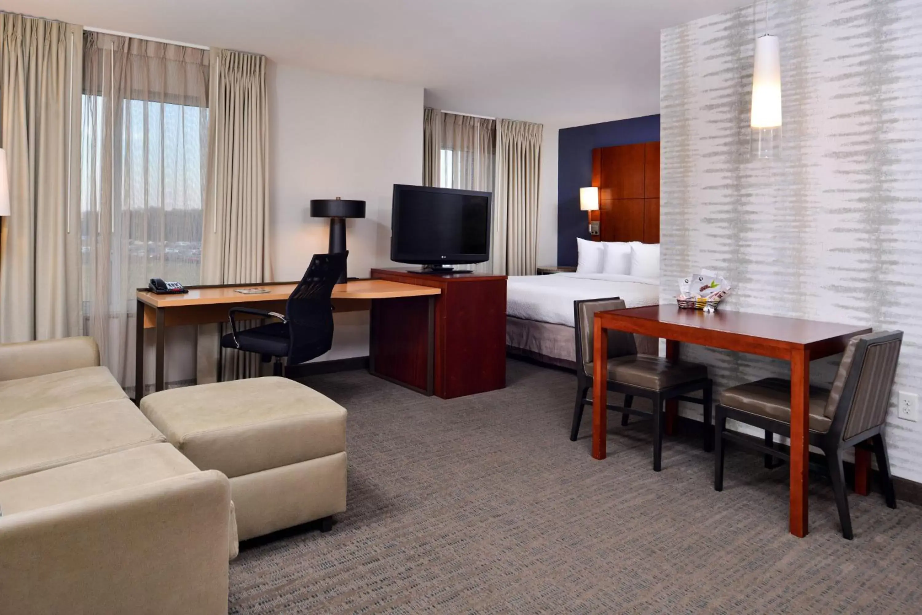 Bedroom, Seating Area in Residence Inn by Marriott Coralville