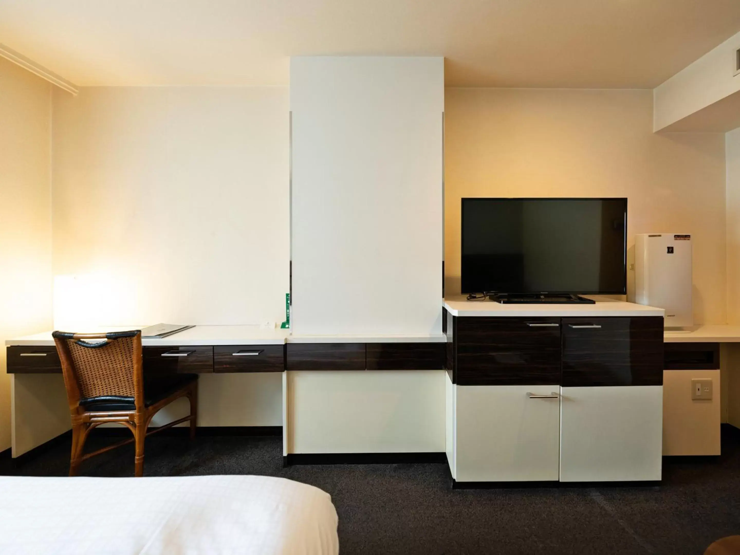 Bed, TV/Entertainment Center in ORDA HOTEL